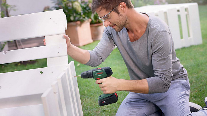 Perceuse visseuse sans fil Bosch Universaldrill 18V - 2x2Ah