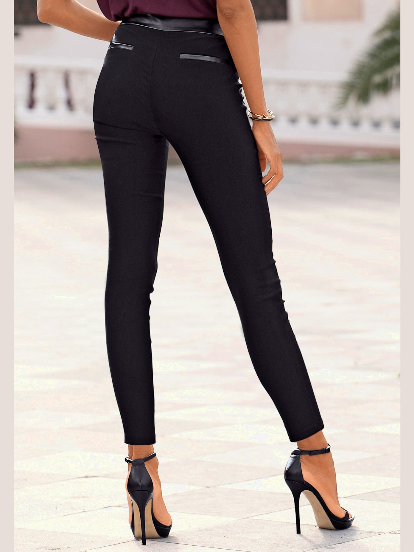 Pantalon extensible étroit avec détails en synthétique