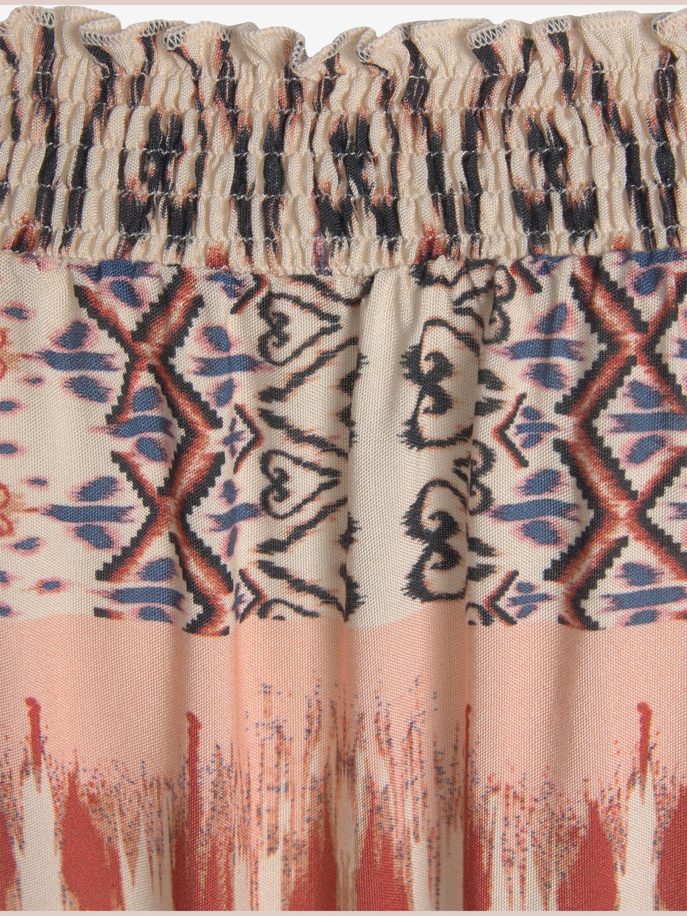 Robe imprimée encolure carmen tendance