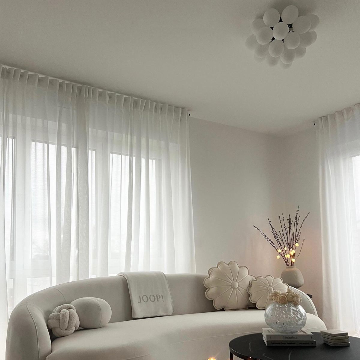 Art deco plafondlamp zwart met opaal glas 6-lichts - Uvas