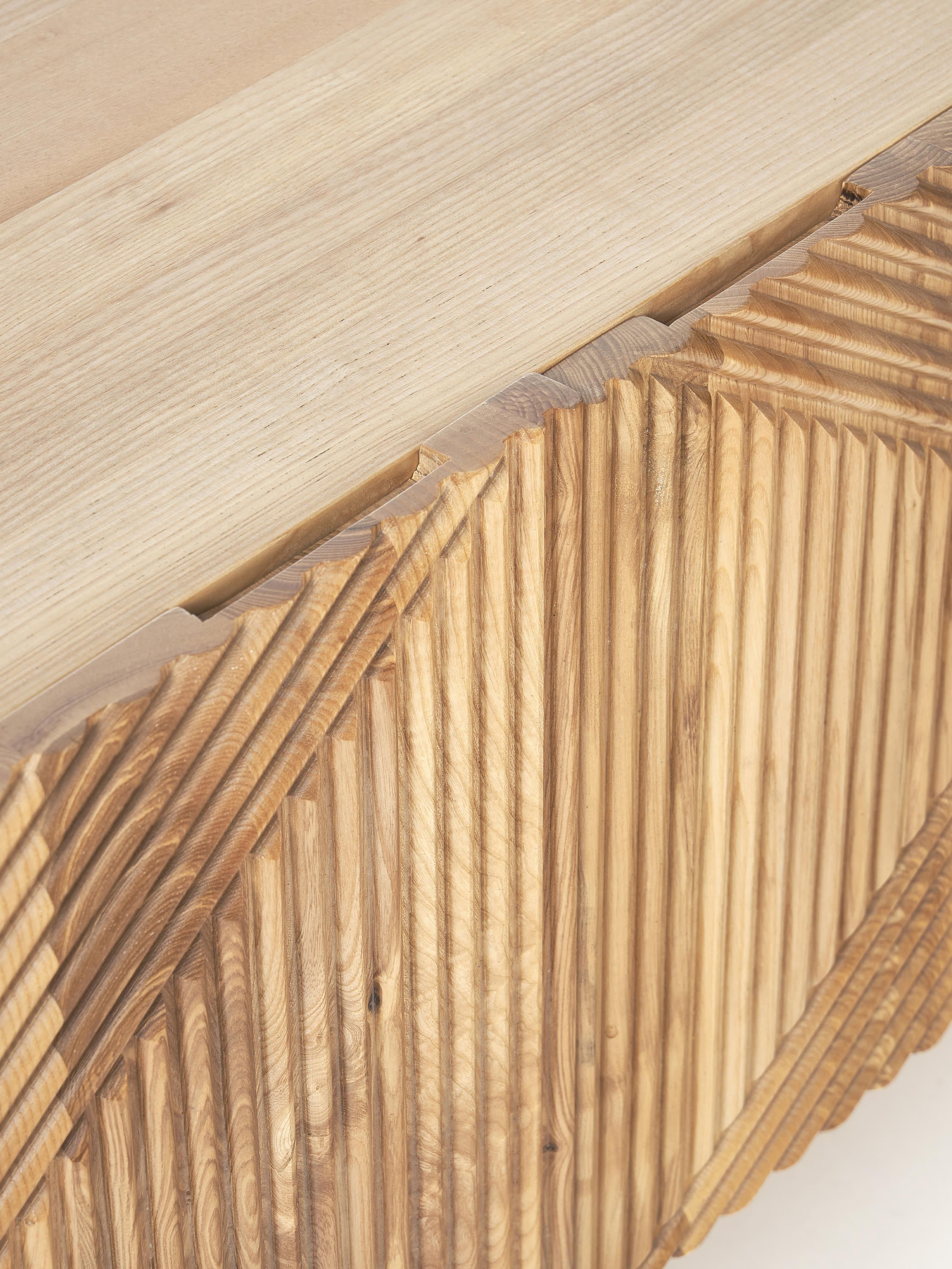 Laag dressoir van essenhout Louis