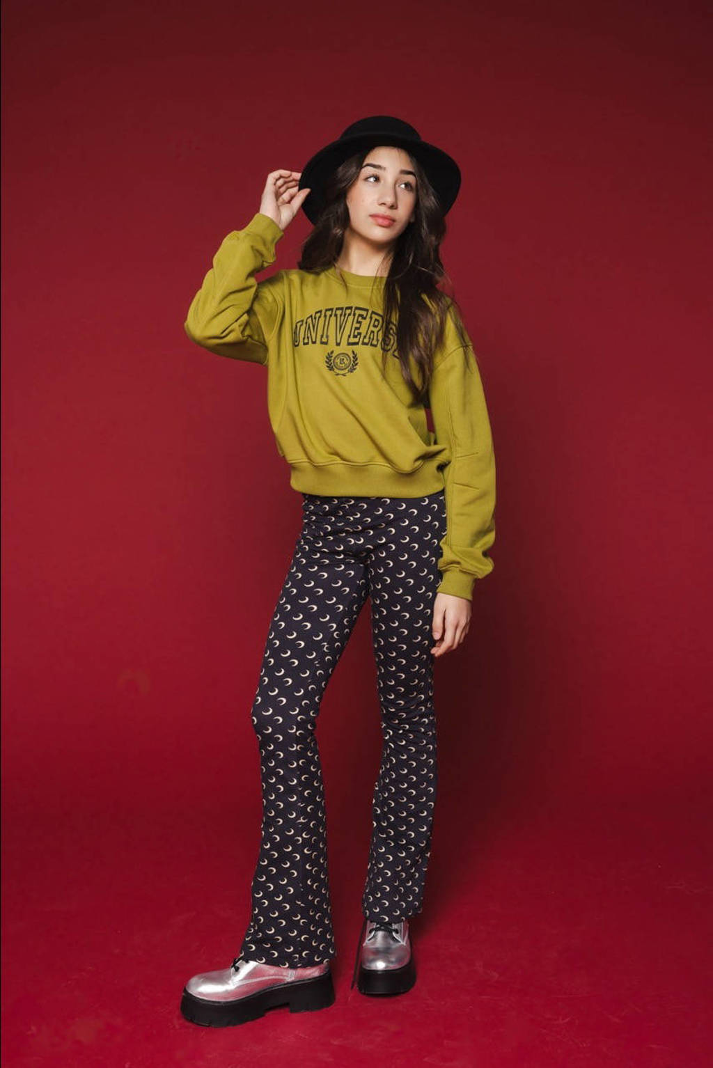 LOOXS flared broek met all over print zwart/ecru