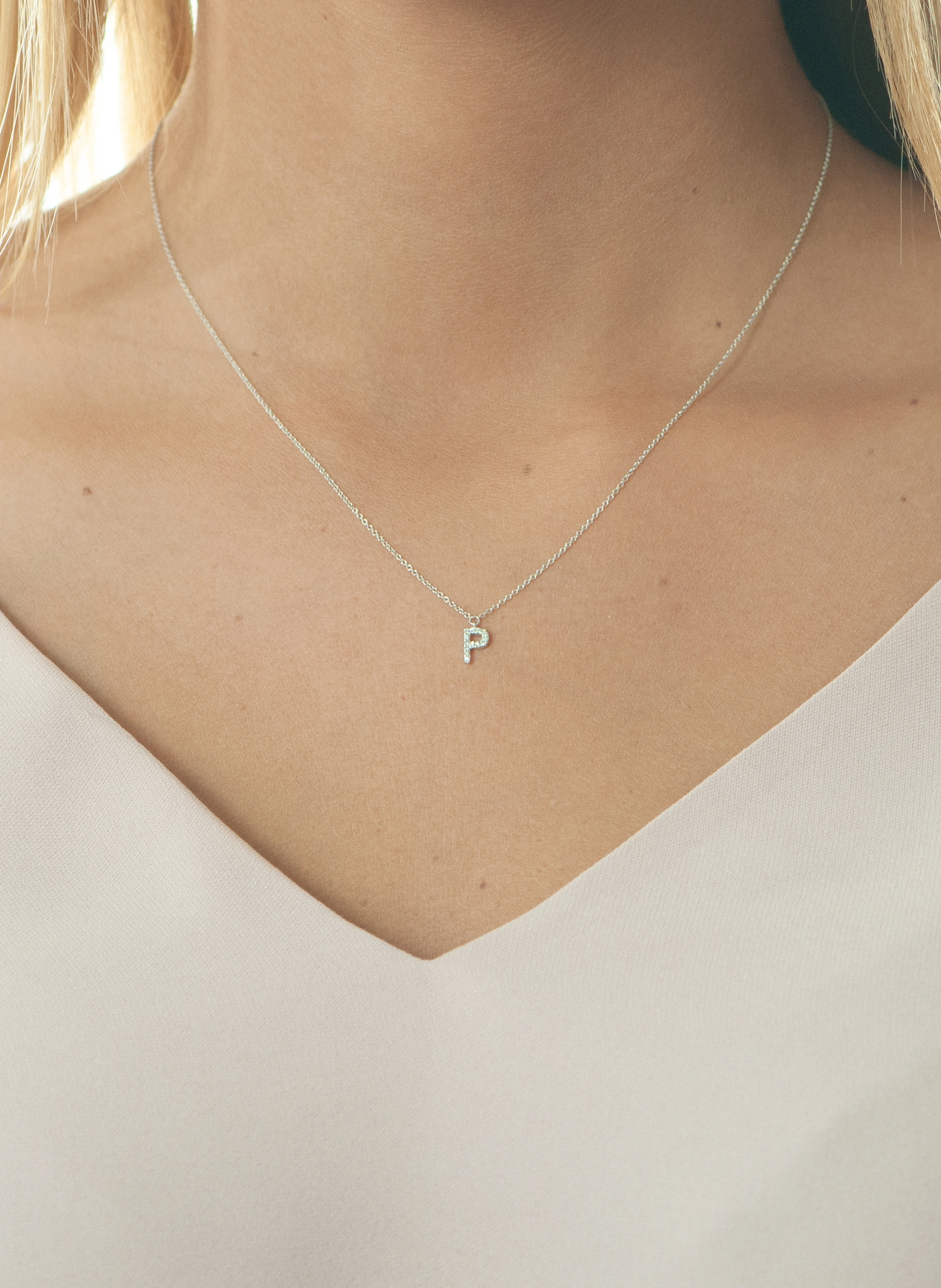 Leaf INITIALIEN Halskette „P“ aus 14 Karat Weißgold mit Diamanten