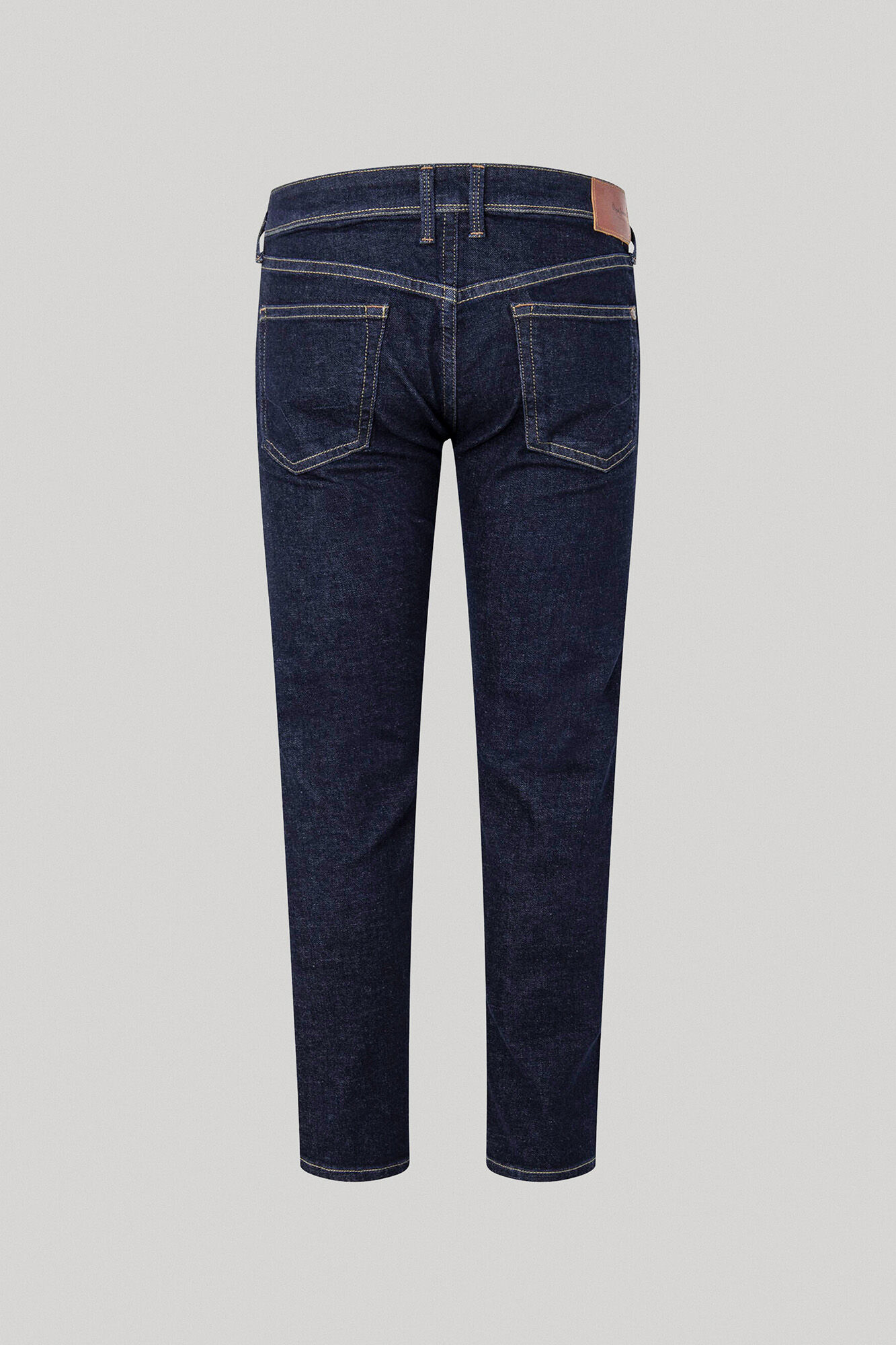 Calça jeans com corte justo, foto de banheiro