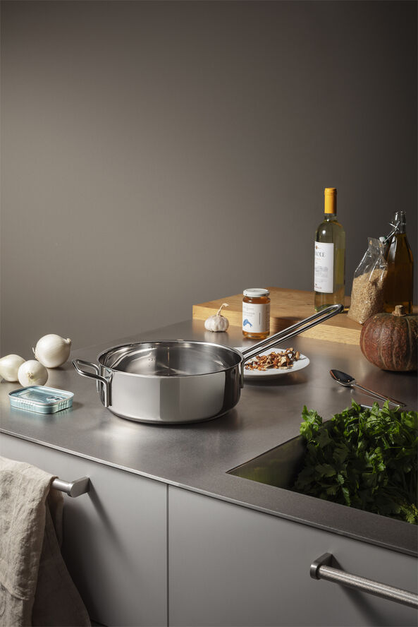 Eva Trio Stainless Steel Sauterpande 24 cm Polished steel