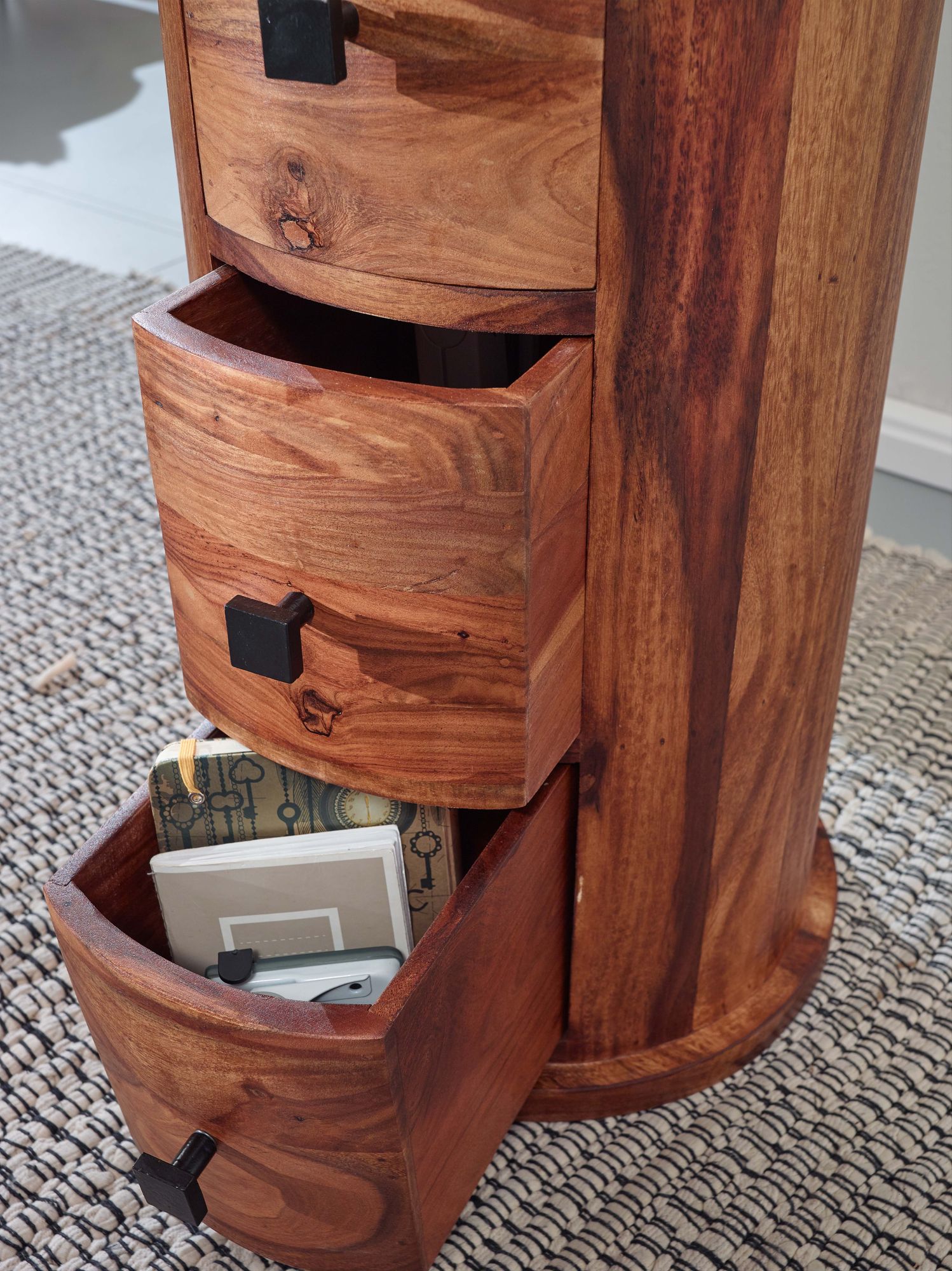 KADIMA DESIGN Rustikale Sheesham Kommode mit 4 Schubladen, Stilvolle Jugendstil Einrichtung, großer Stauraum