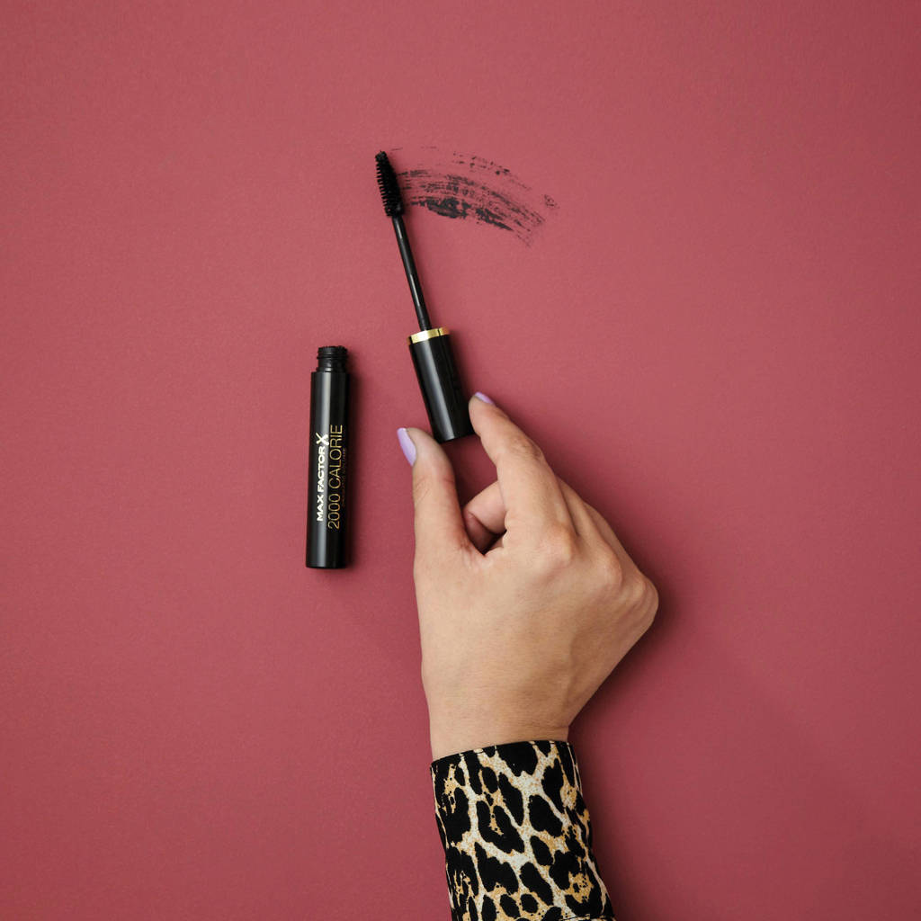Fijne mascara, geeft volume aan m’n wimpers.2000 Calorie Dramatic Volume mascara - 001 Black