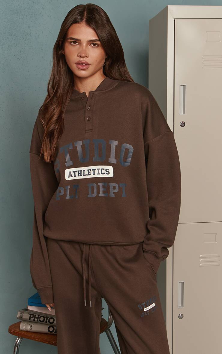 Chocolat Sweat-shirt Imprimé Studio Athletics