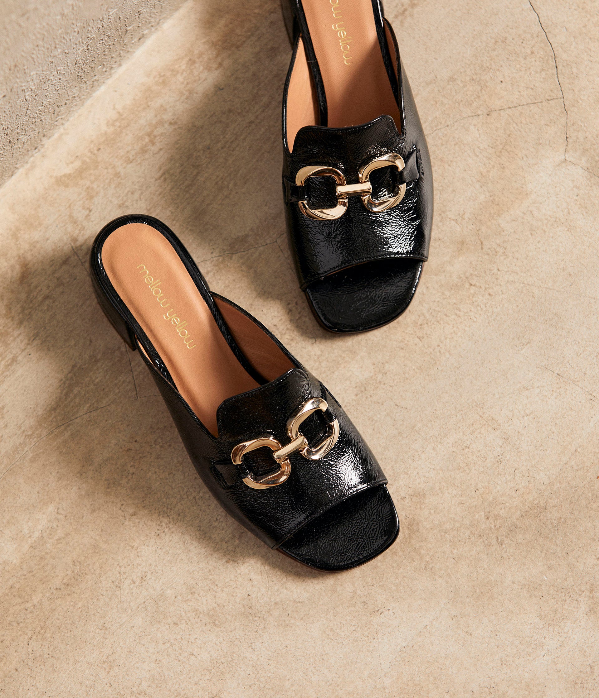 Mules vernies noires Gisèle