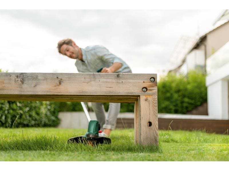 Bosch Akku-Rasentrimmer UniversalGrassCut 18 V-260 Set Rasentrimmer mit Akku und Ladegerät für natürliche und bequeme Gartenarbeit