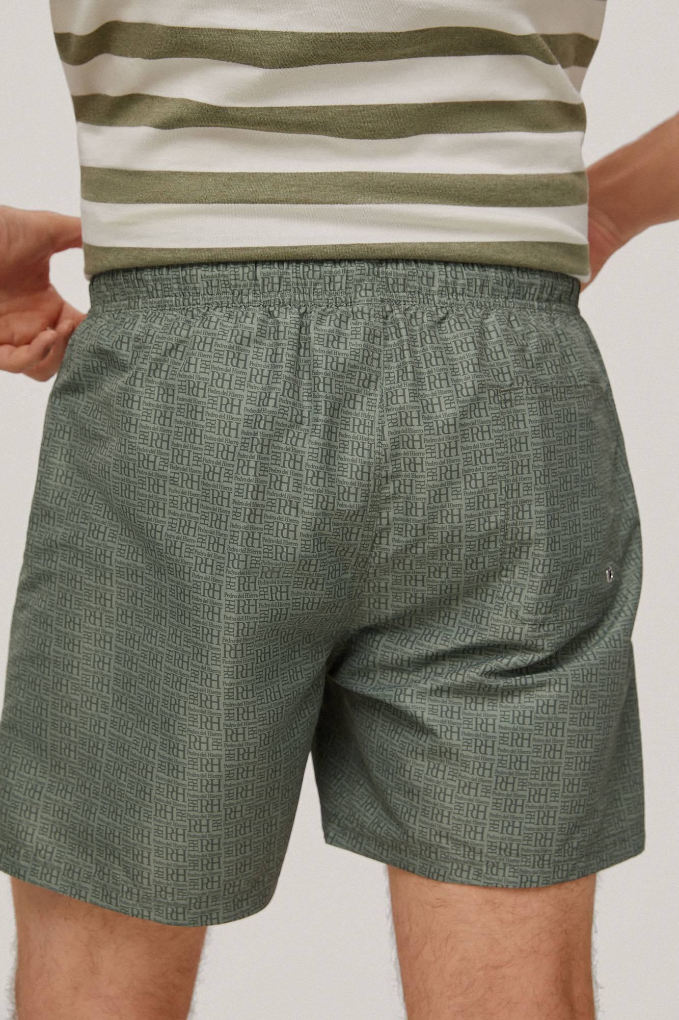 Logotipos estampados em trajes de banho - Verde