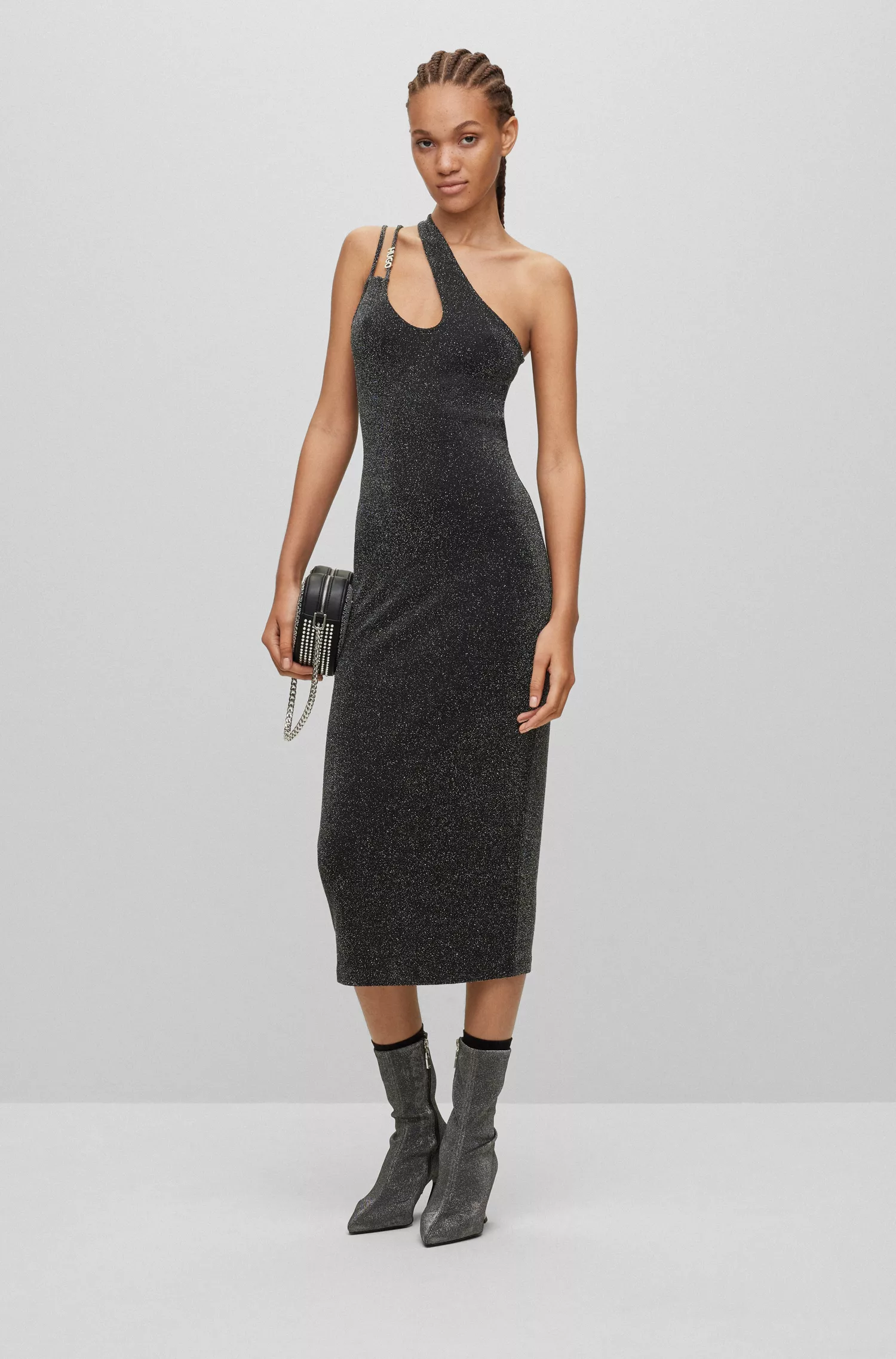 Vestido midi assimétrico HUGO vermelho com glitter e alça com logo.
