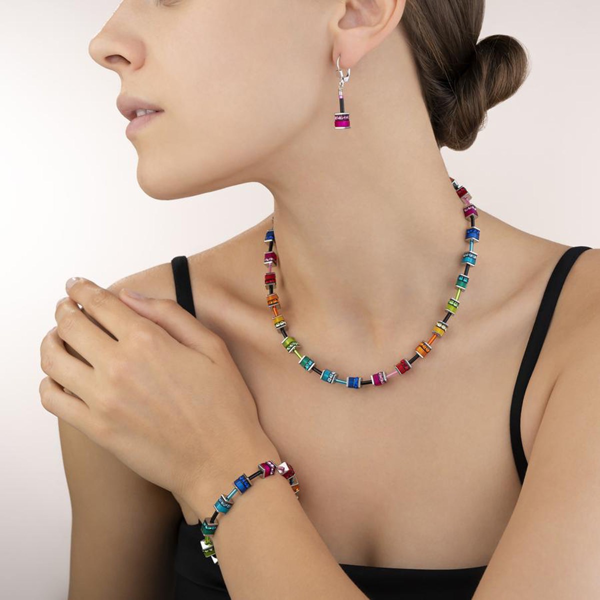 Collier Coeur de Lion Geocube acier perles carréeston arc-en-ciel