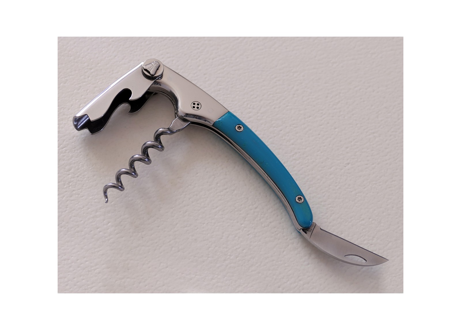 Sommelier Laguiole avec un manche en Résine teintée turquoise et mitre inox