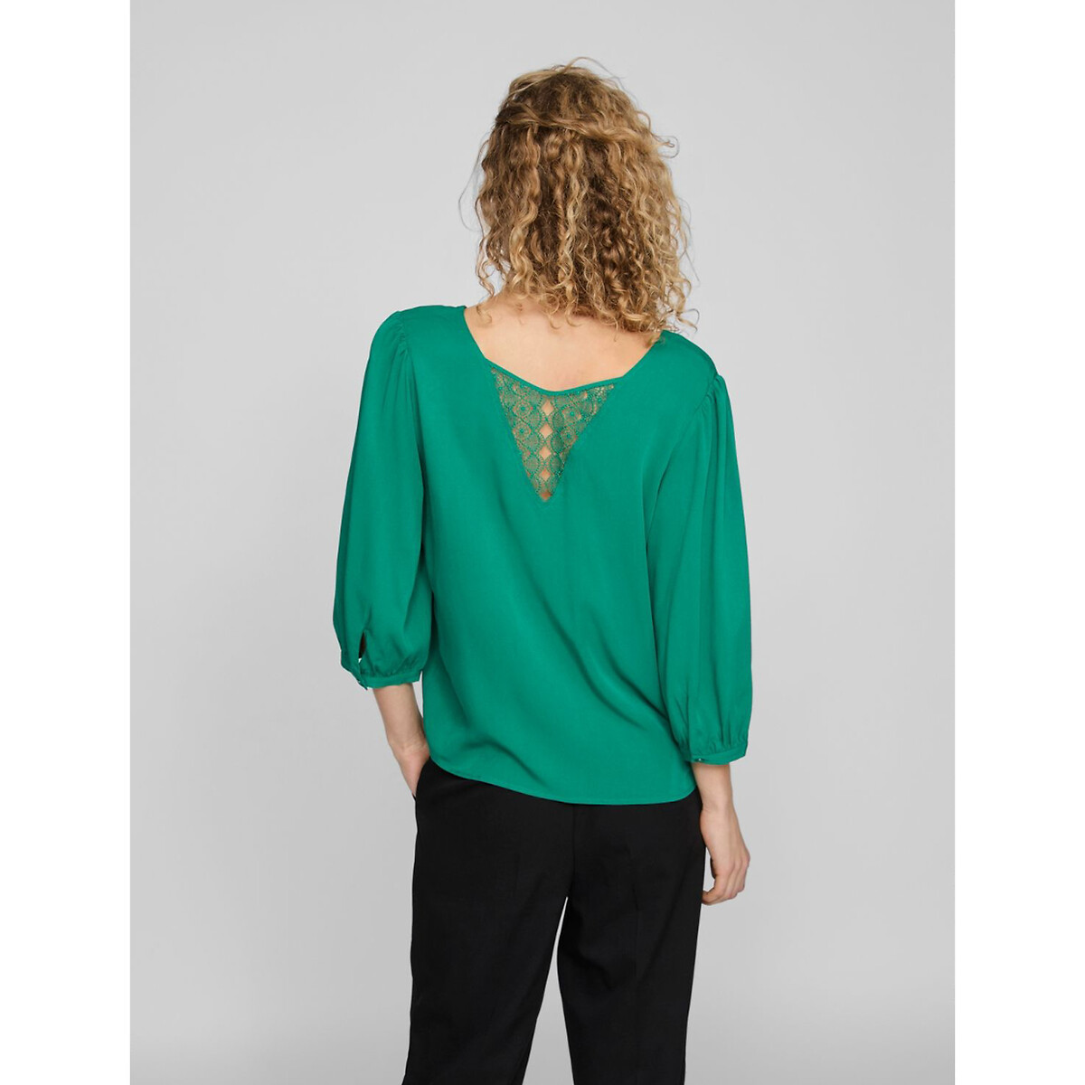 VILA<br>Blusa com decote em V e costas em renda