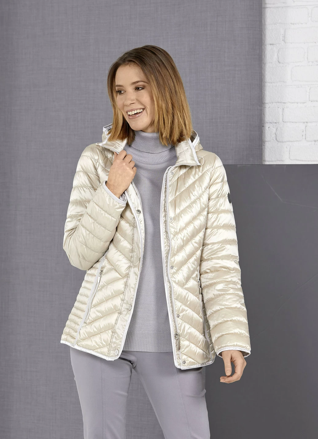 Funktionsjacke mit abnehmbarer Kapuze