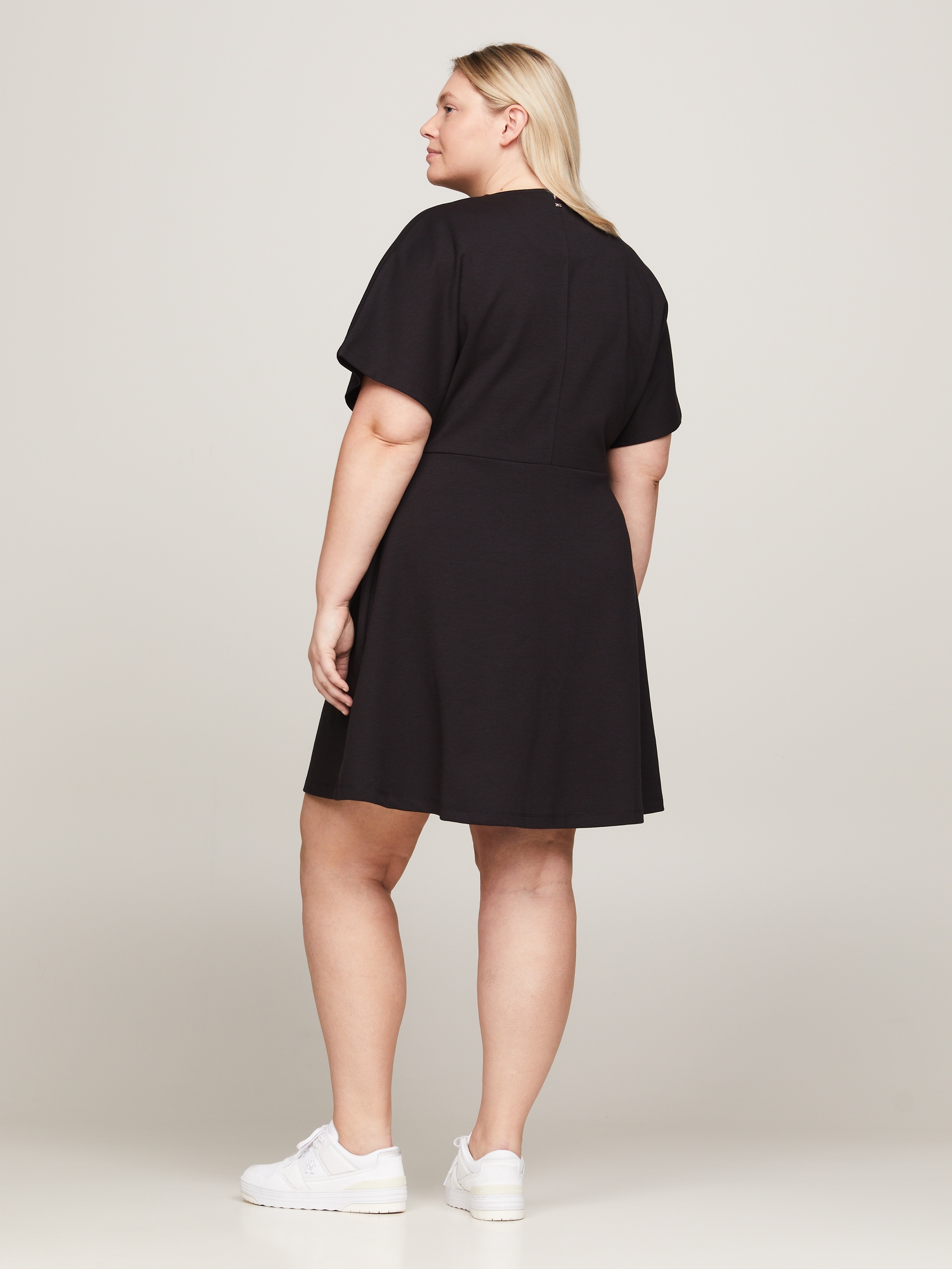 Tommy Hilfiger Curve Blusenkleid »CRV F&F C-NK TSHIRT DRESS SS« Grosse Grössen
