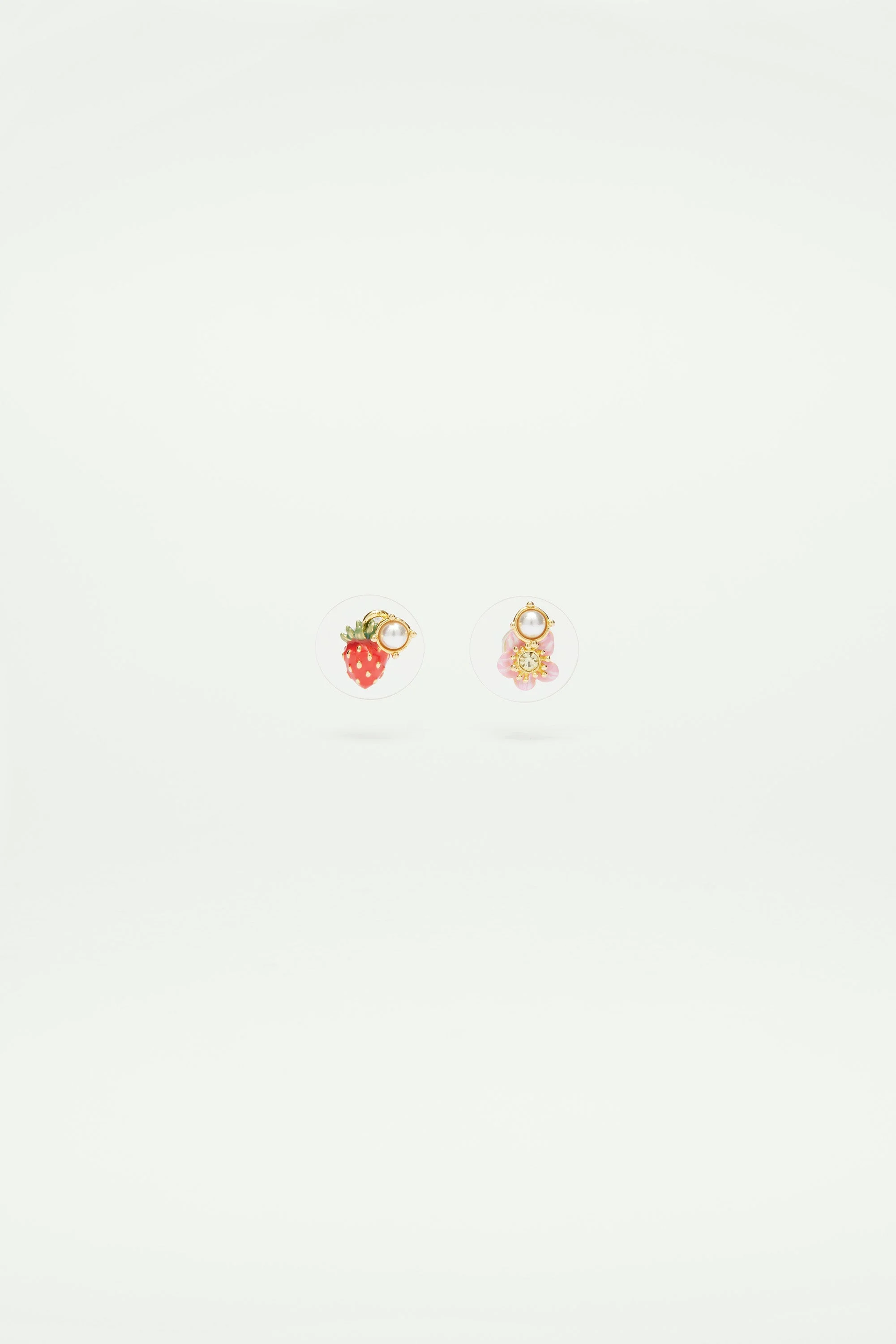 Boucles d'oreilles tiges asymétriques fraises des bois et fleurs | Multicolore