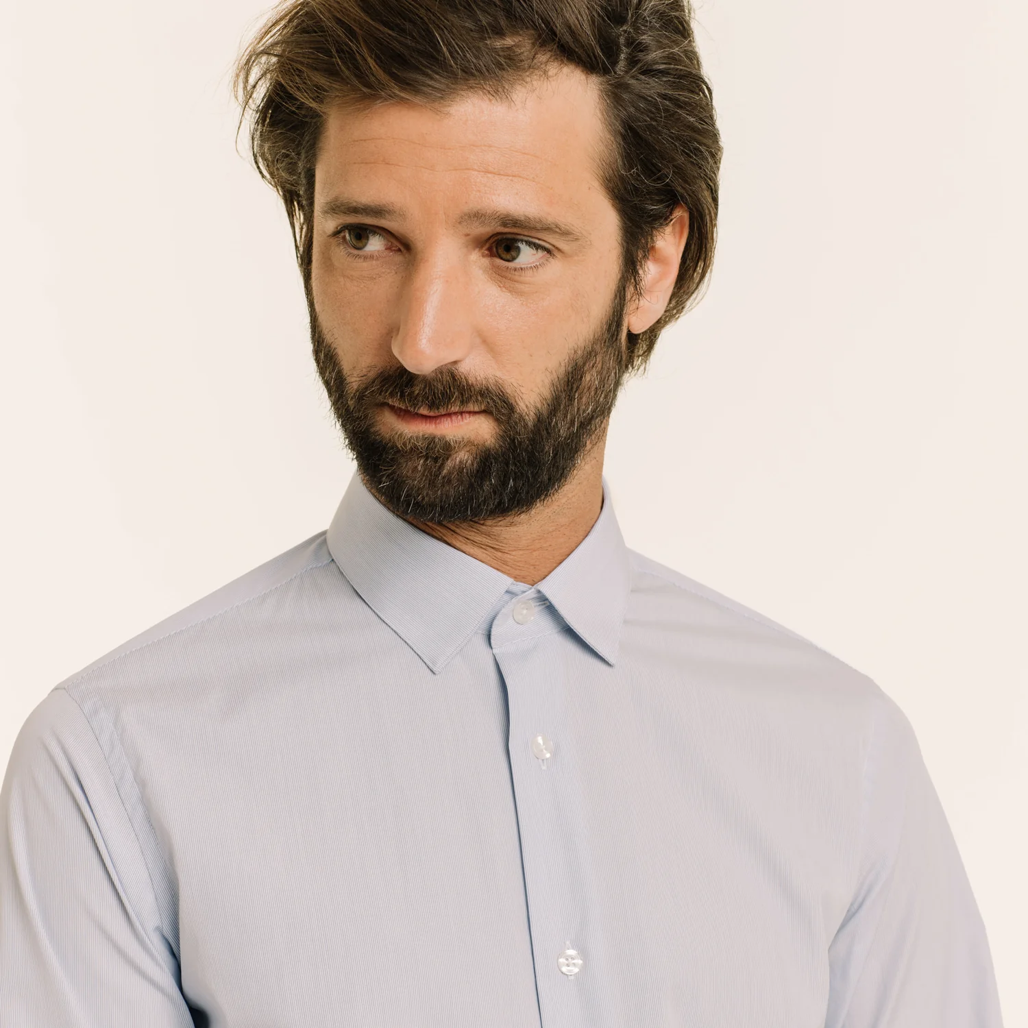 Shirt in faux-plain double-twisted poplin with fine blue stripes