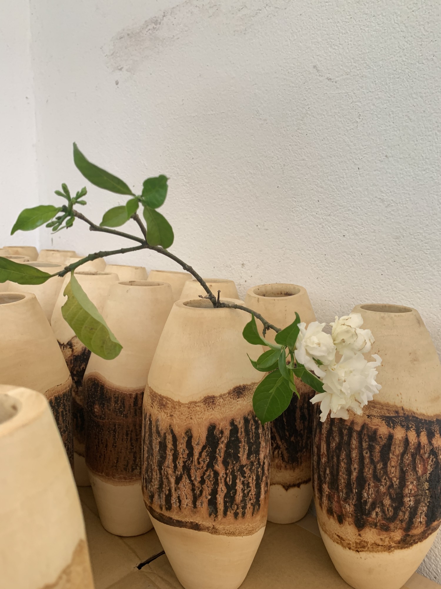 Holzvase mit Baumrinde, Mangoholz, H 25 cm, Ø 10 cm von fischer's lagerhaus