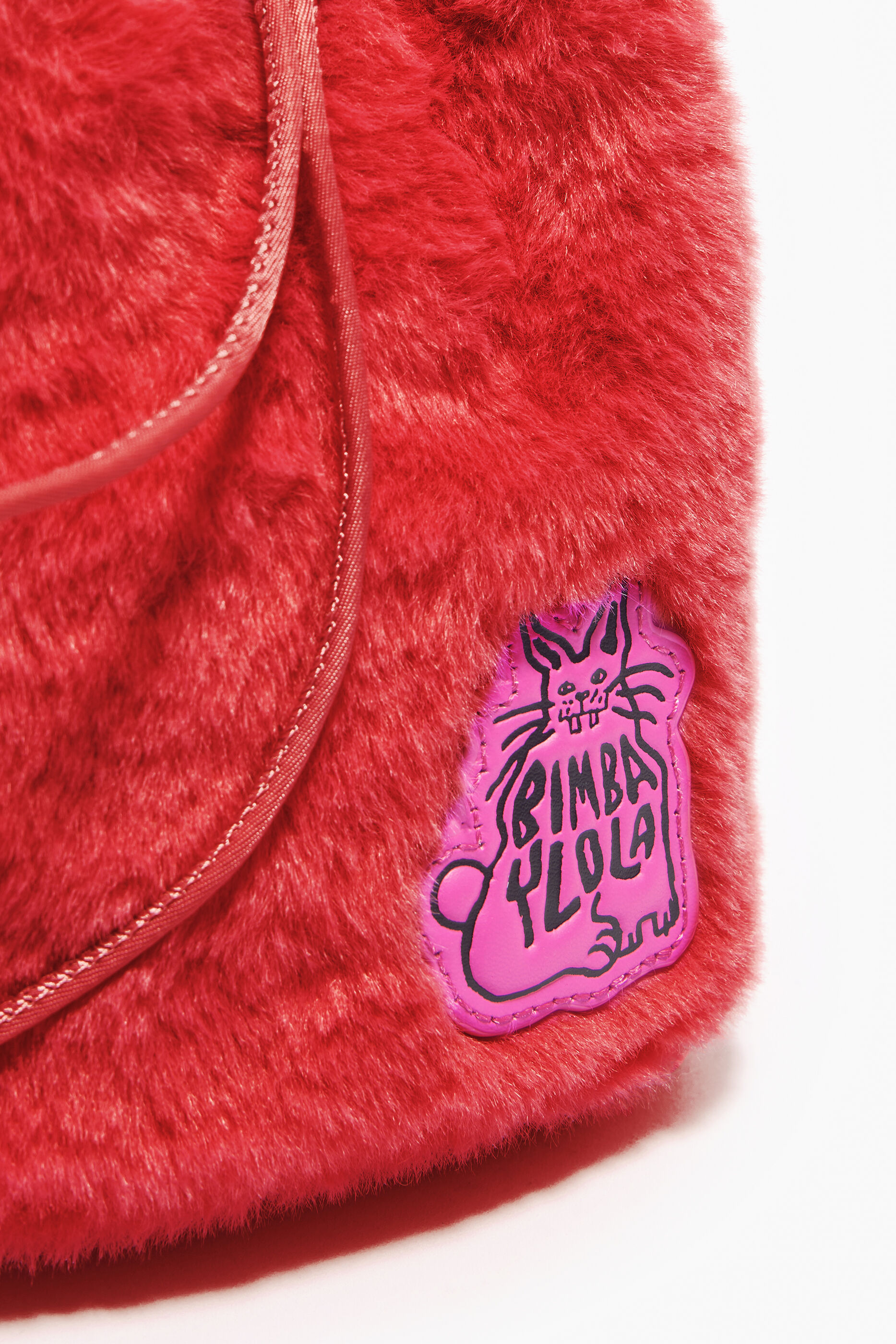 Bolsa com cabelo vermelho
