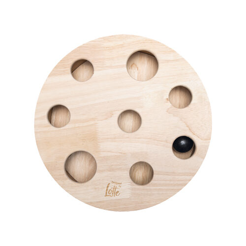 Designed by Lotte Raya Kattenspeelgoed