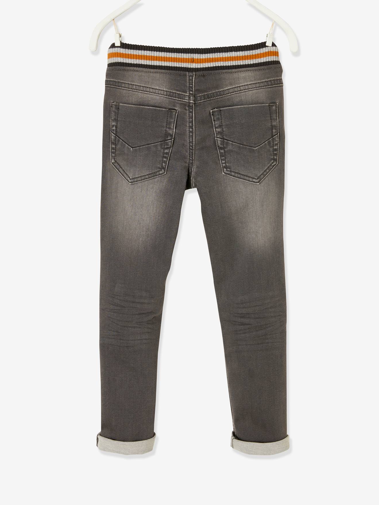 Calças de corte reto para meninos em fleece preto liso com efeito jeans.