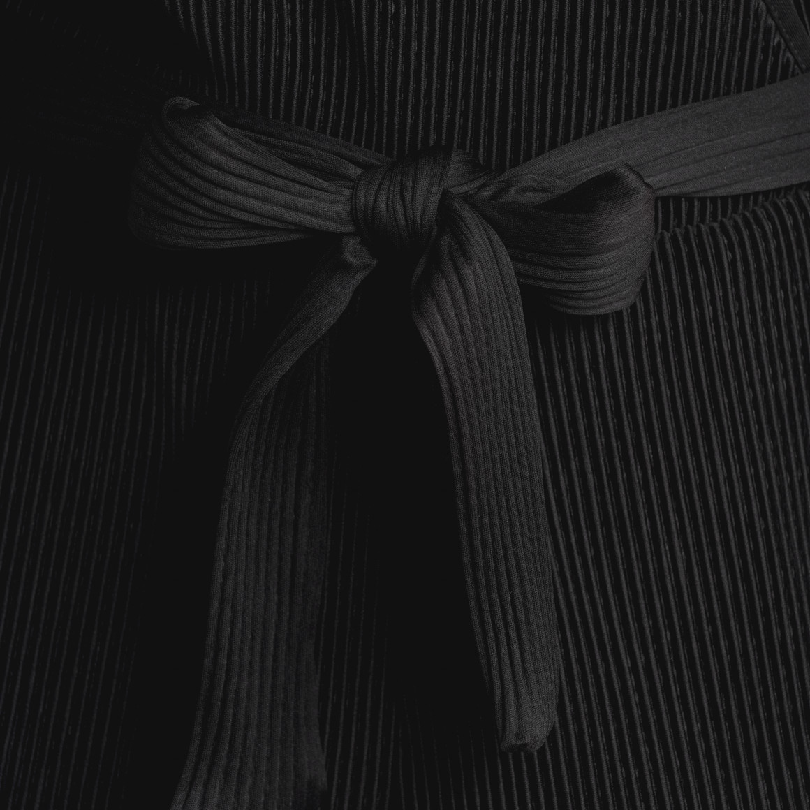 Damen Jumpsuit in Plissee-Struktur schwarz