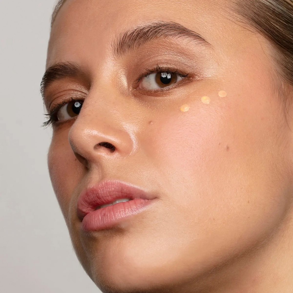 ANTIPODES Éclat d'Or Contour des Yeux à l'Huile de Graine de Kiwi