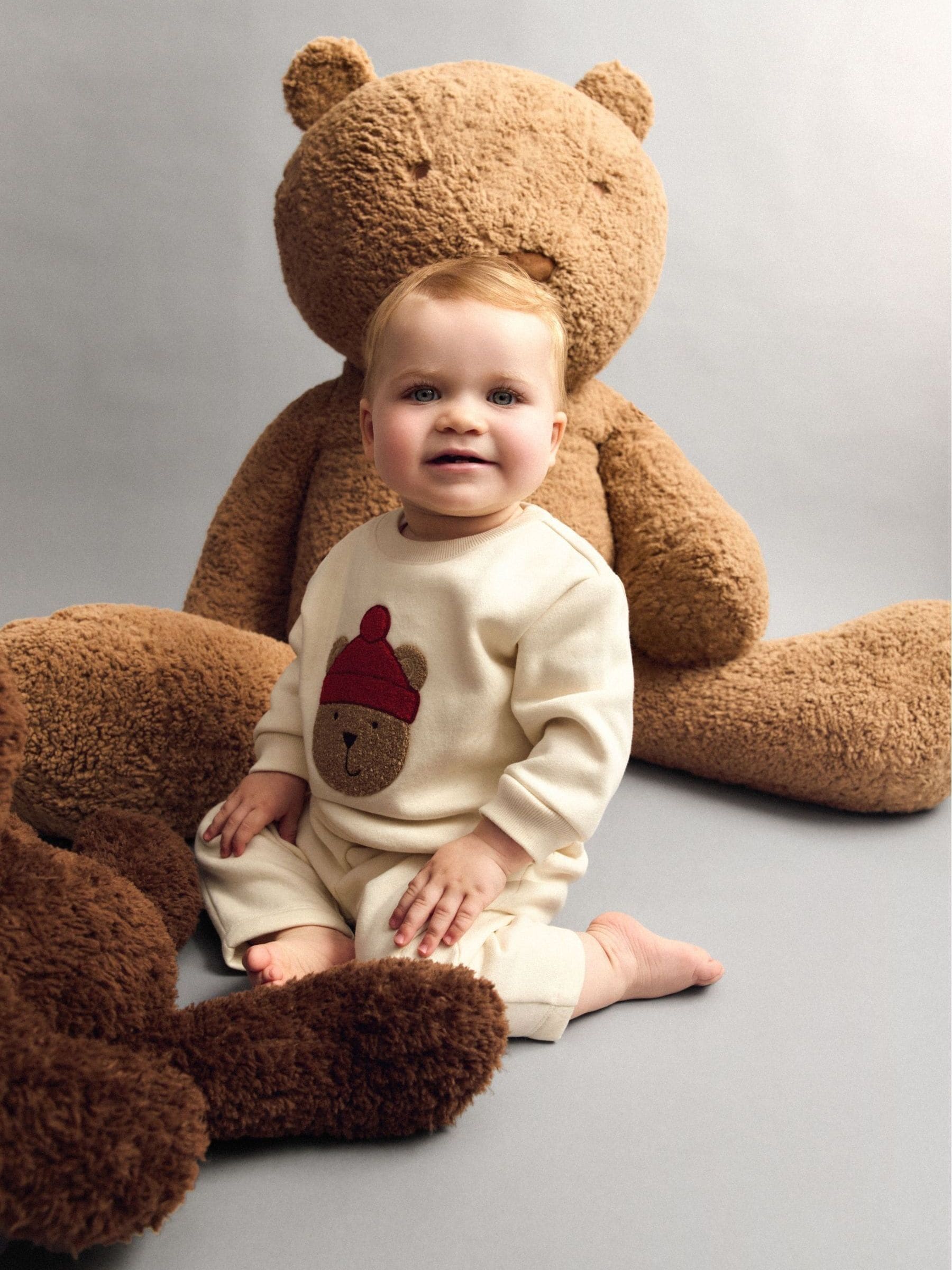 Gap VintageSoft Brannan Bear Outfit Sweat Top & Joggers Set (0-24mths)