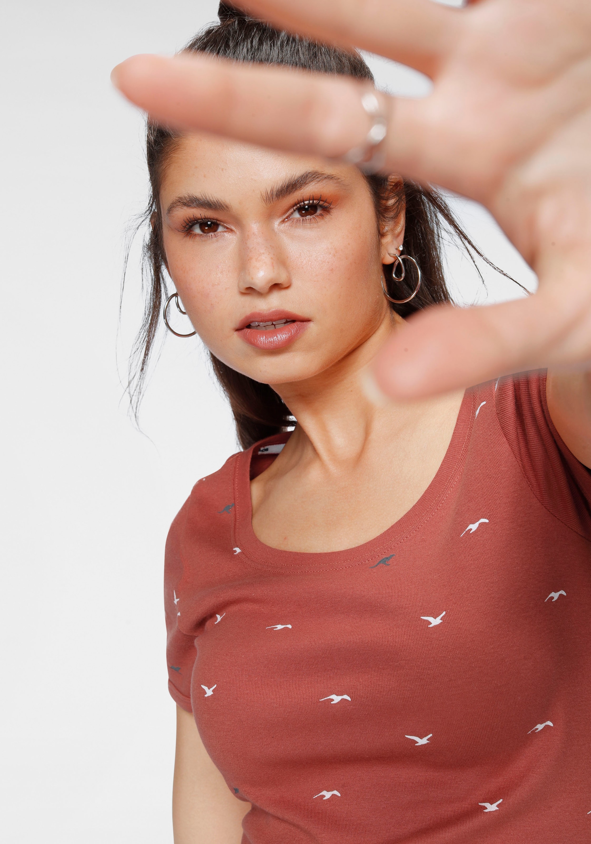 KangaROOS T-Shirt , kurzärmelig,  sehr figurbetont und hüftbedeckend
