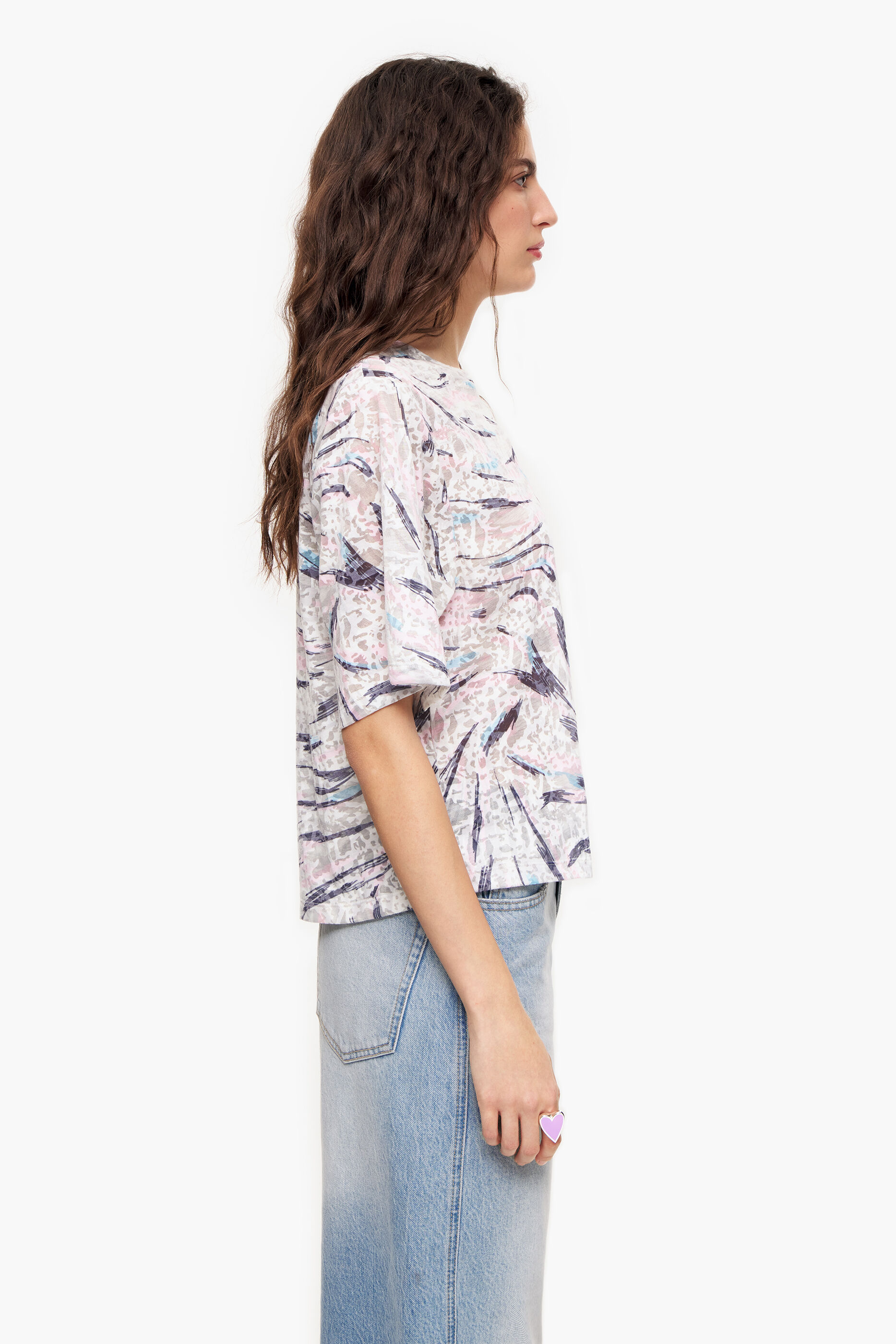Camiseta boxy com estampa de asas de borboleta brancas