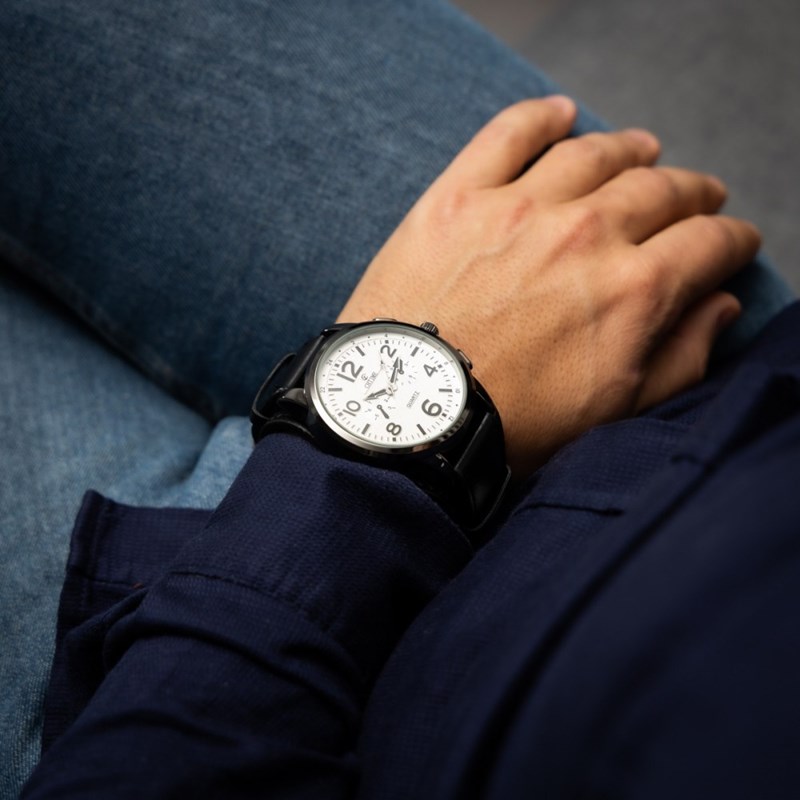 Votre Montre d' Homme Noir CHTIME