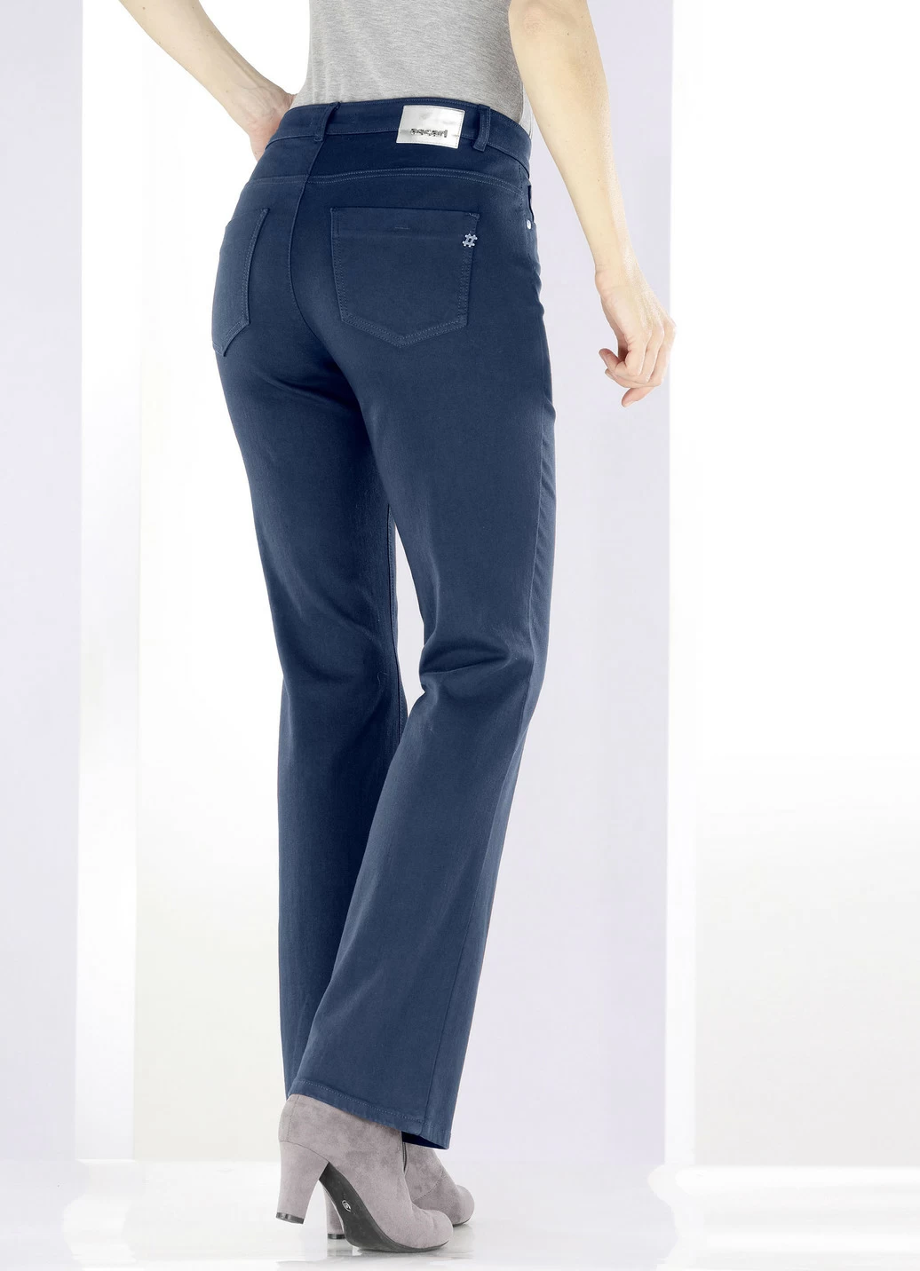 Magic-Jeans mit modisch weiterem Beinverlauf