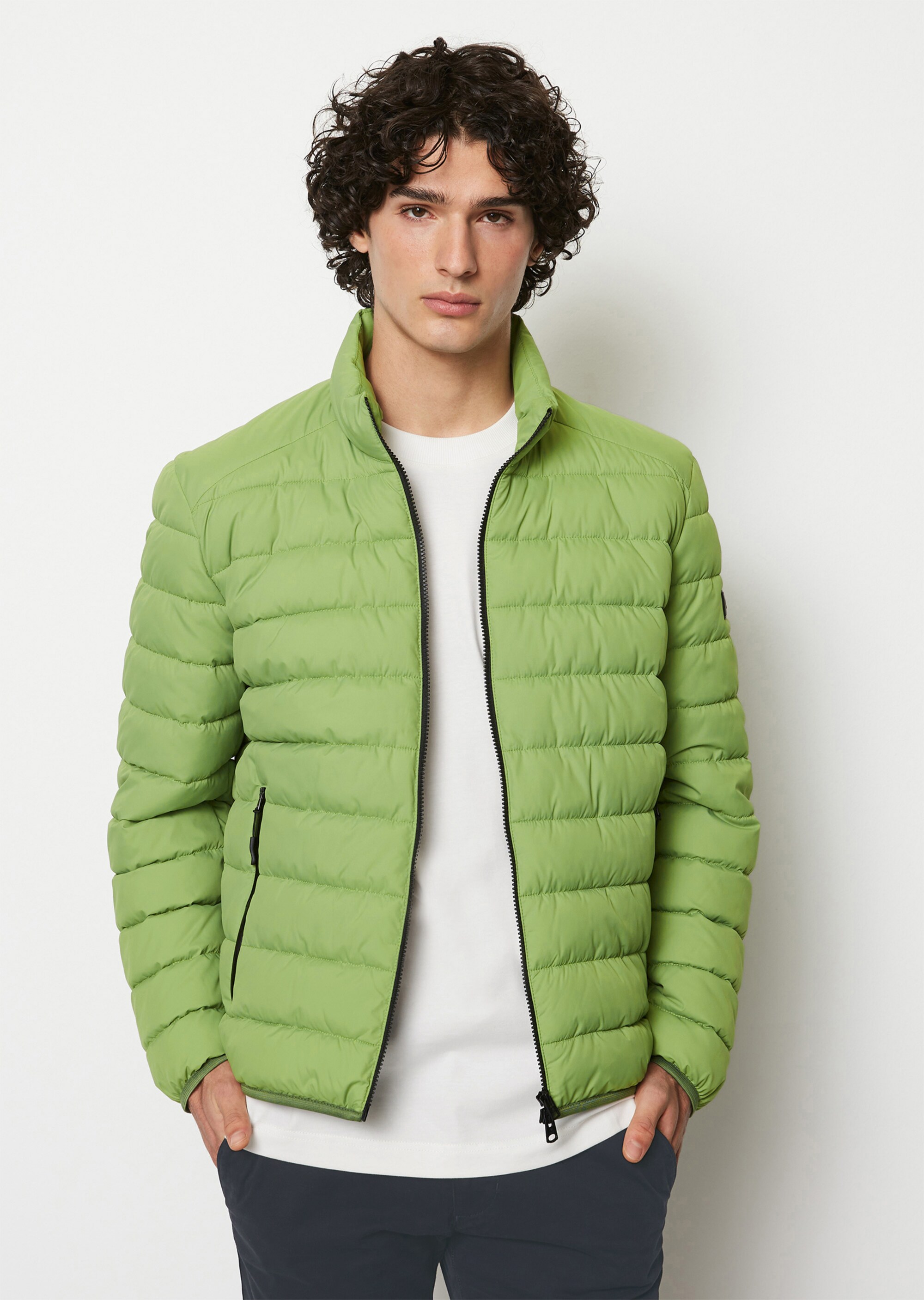 Steppjacke regular in leichter, wasserabweisender Qualität