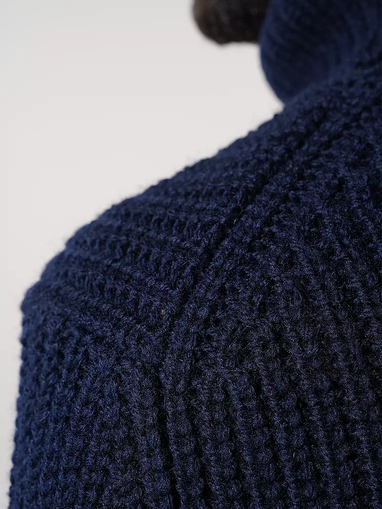 NUDIE JEANS Rollkragenpullover  blau