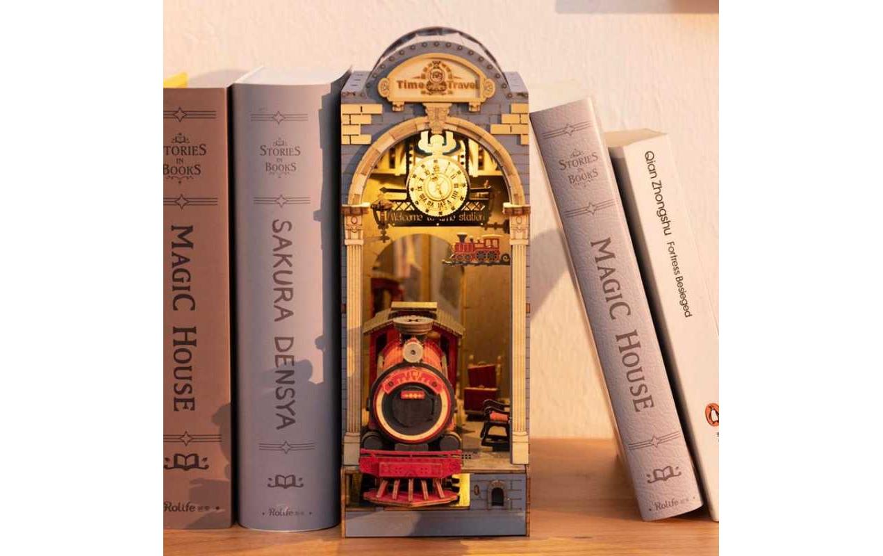 Bausatz Book Nook Time Travel3D-Puzzle aus lasergeschnittenen Holzteilen