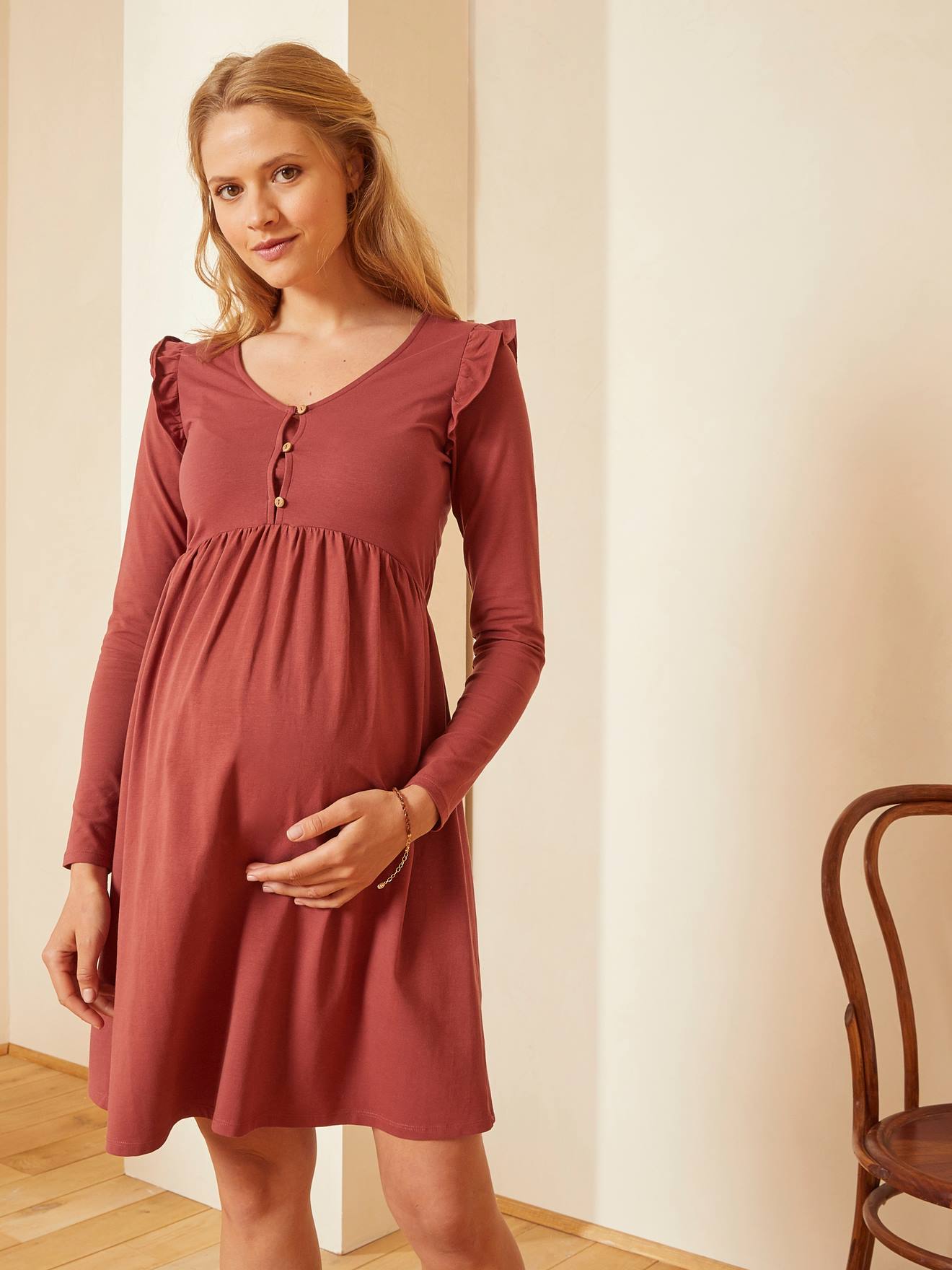 Vestido curto de tricô verde pinho, ideal para gestantes e lactantes.