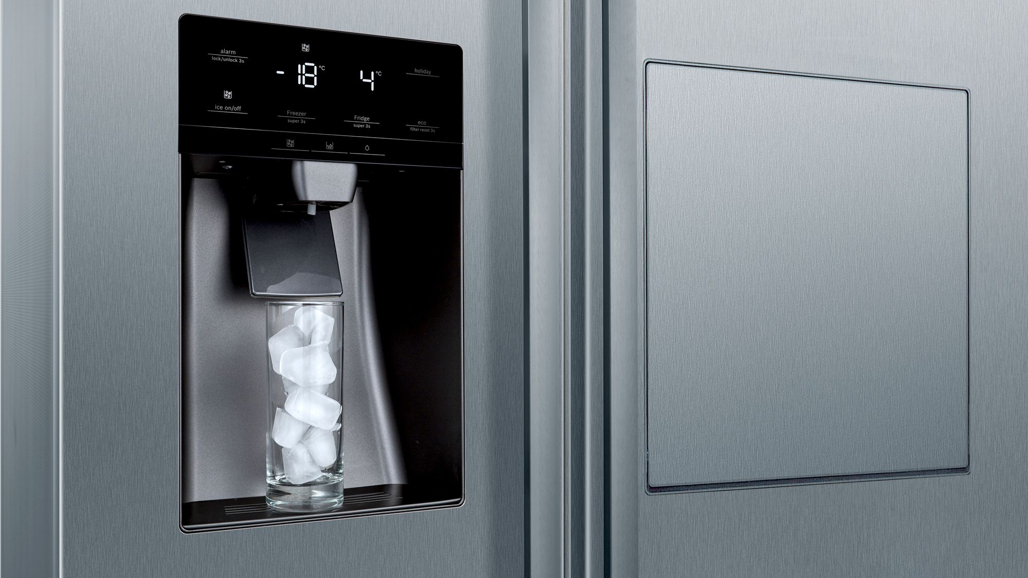 PRODUTO RECONDICIONADO # Refrigerador Americano Série 6 178,7 x 90,8 cm Aço inoxidável resistente a impressões digitais KAG93AIEP-B