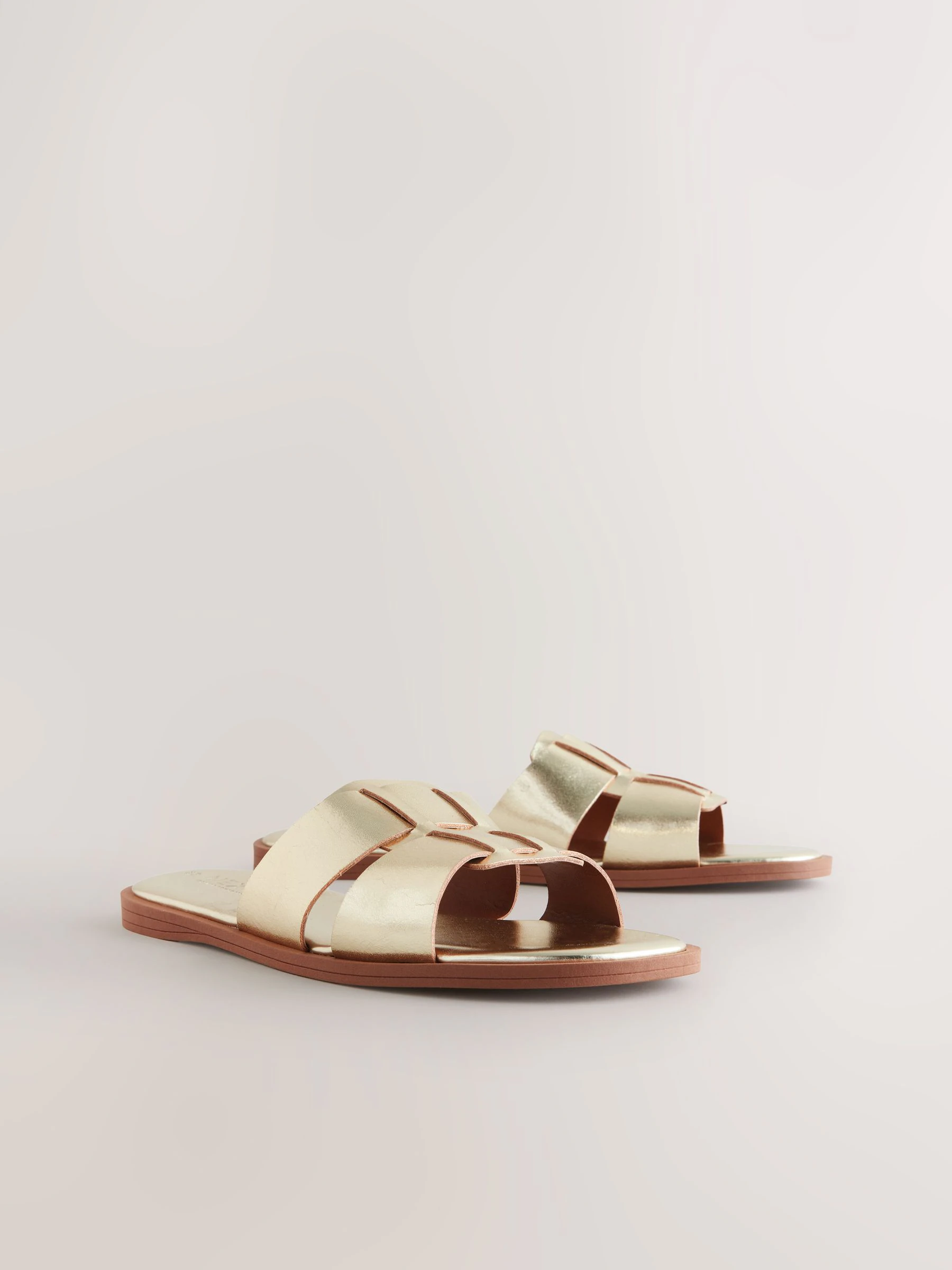 Goudkleurig leer - Slotted Muilsandalen