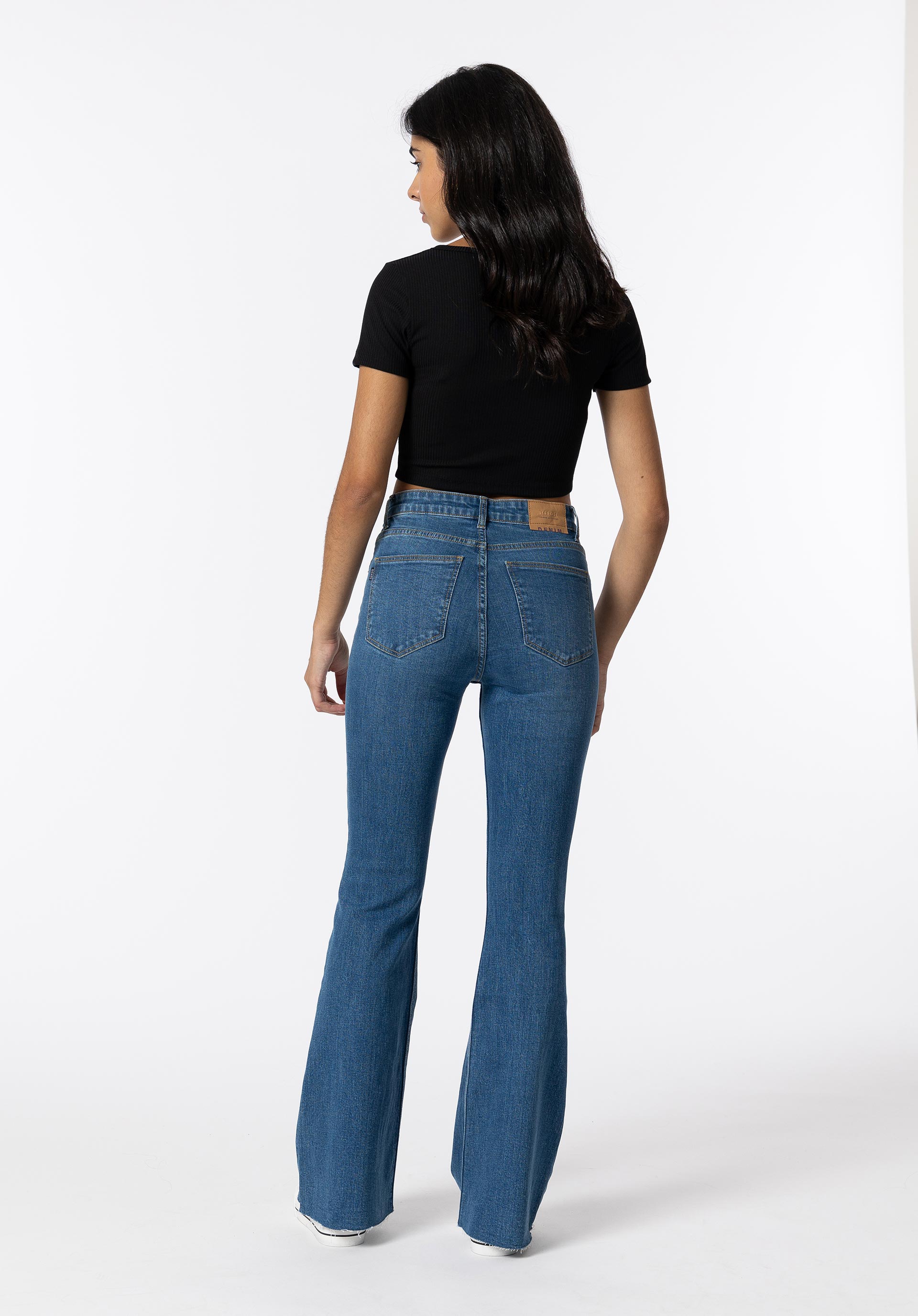 Jeans Bella Flare de Cintura Alta com Aberturas