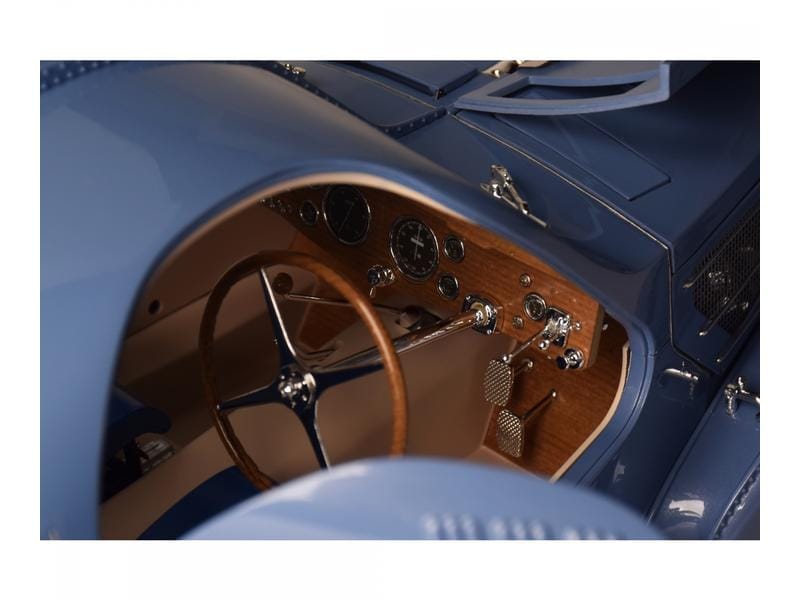 IXO Models Bausatz Bugatti 57 SC 1:8 Detailgetreuer Standmodellbausatz im Massstab 1:8