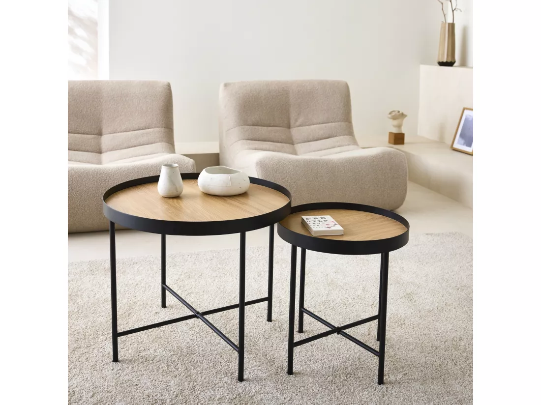 Set de 2 tables gigognes rondes pratiques en MDF effet bois de chêne avec pieds noirs