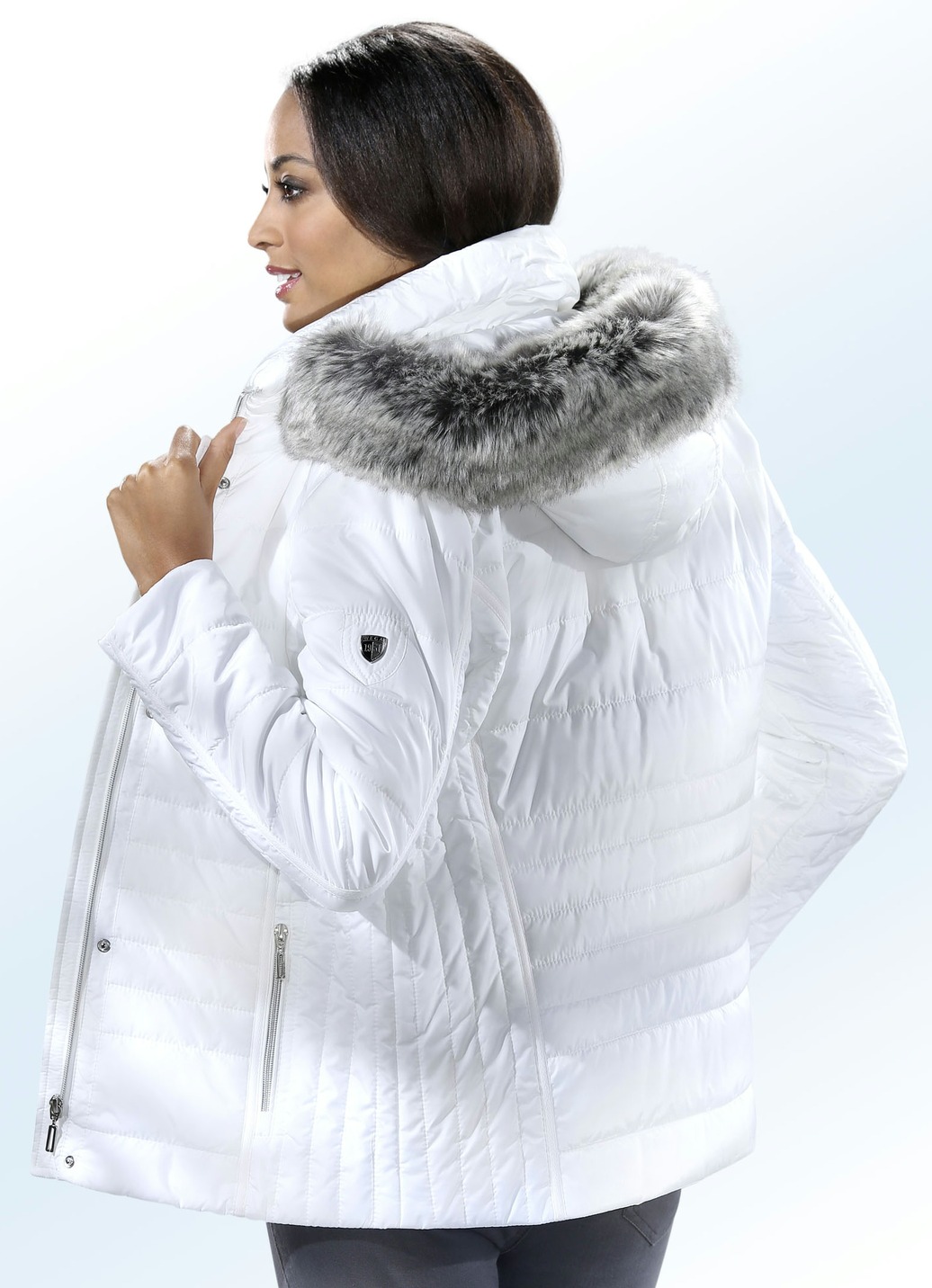 Jacke mit abnehmbarer Kapuze