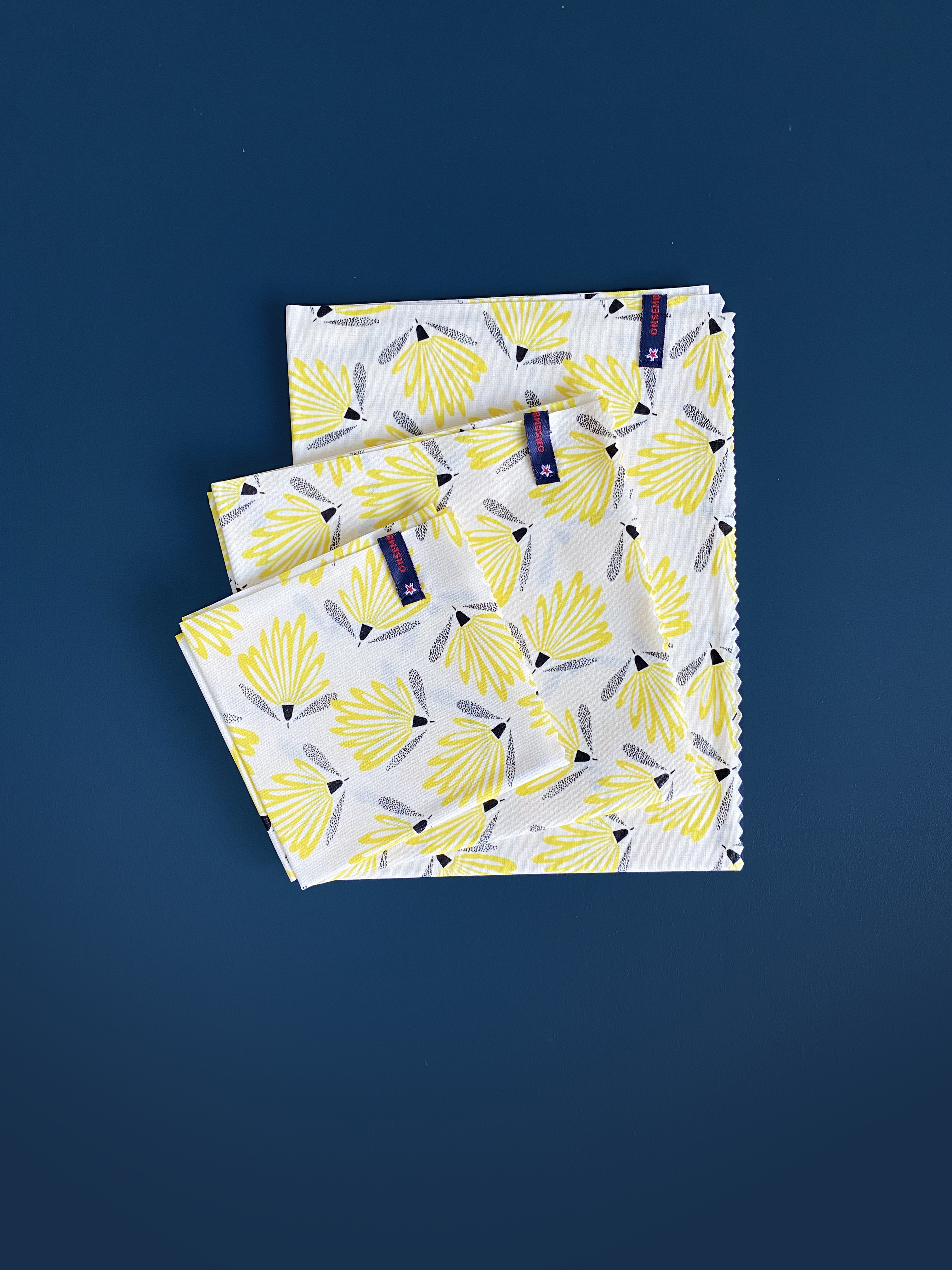 Trio feuilles cadeaux jaune nice