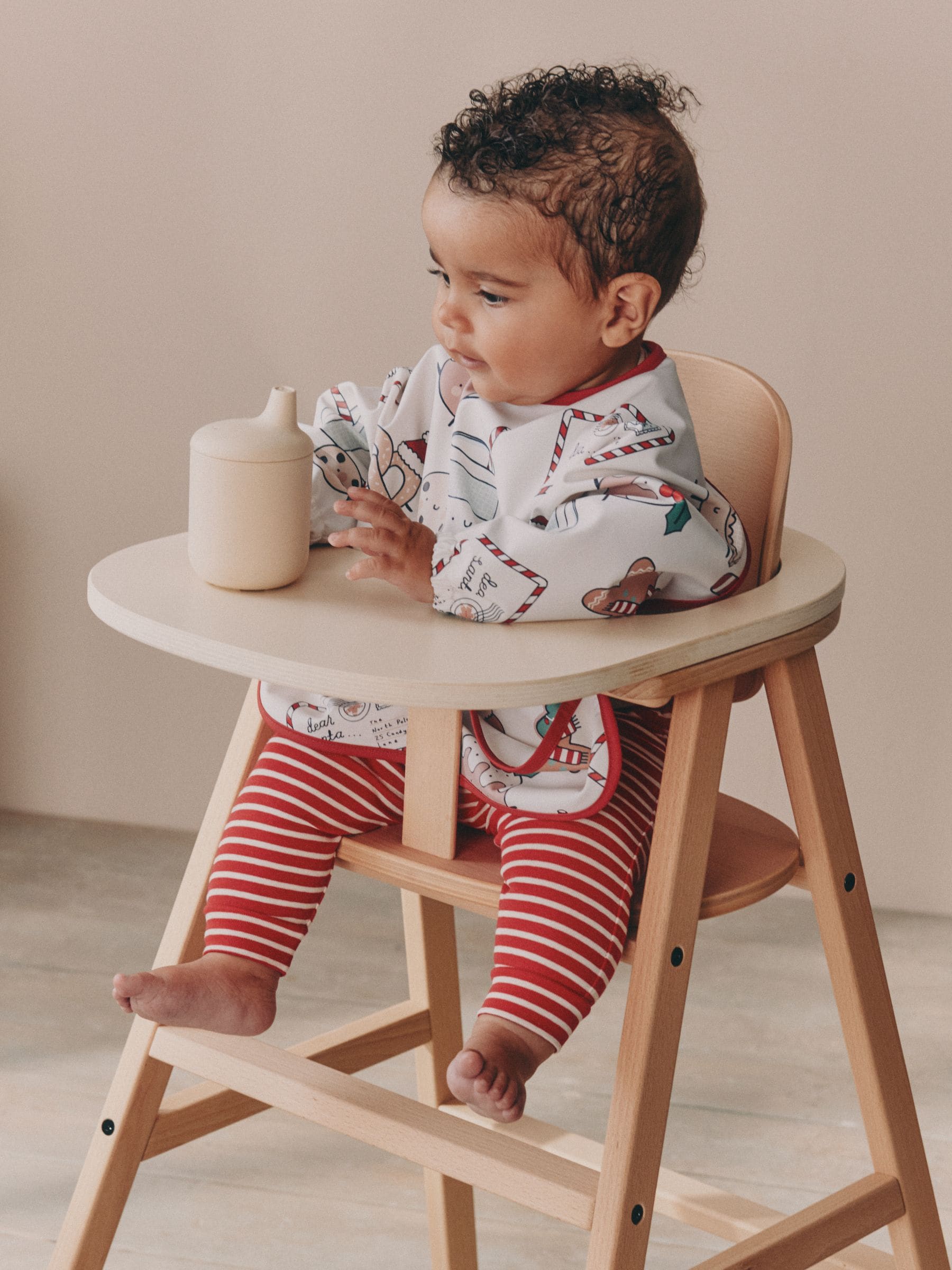 Babyslabbetje met voedingsmouw