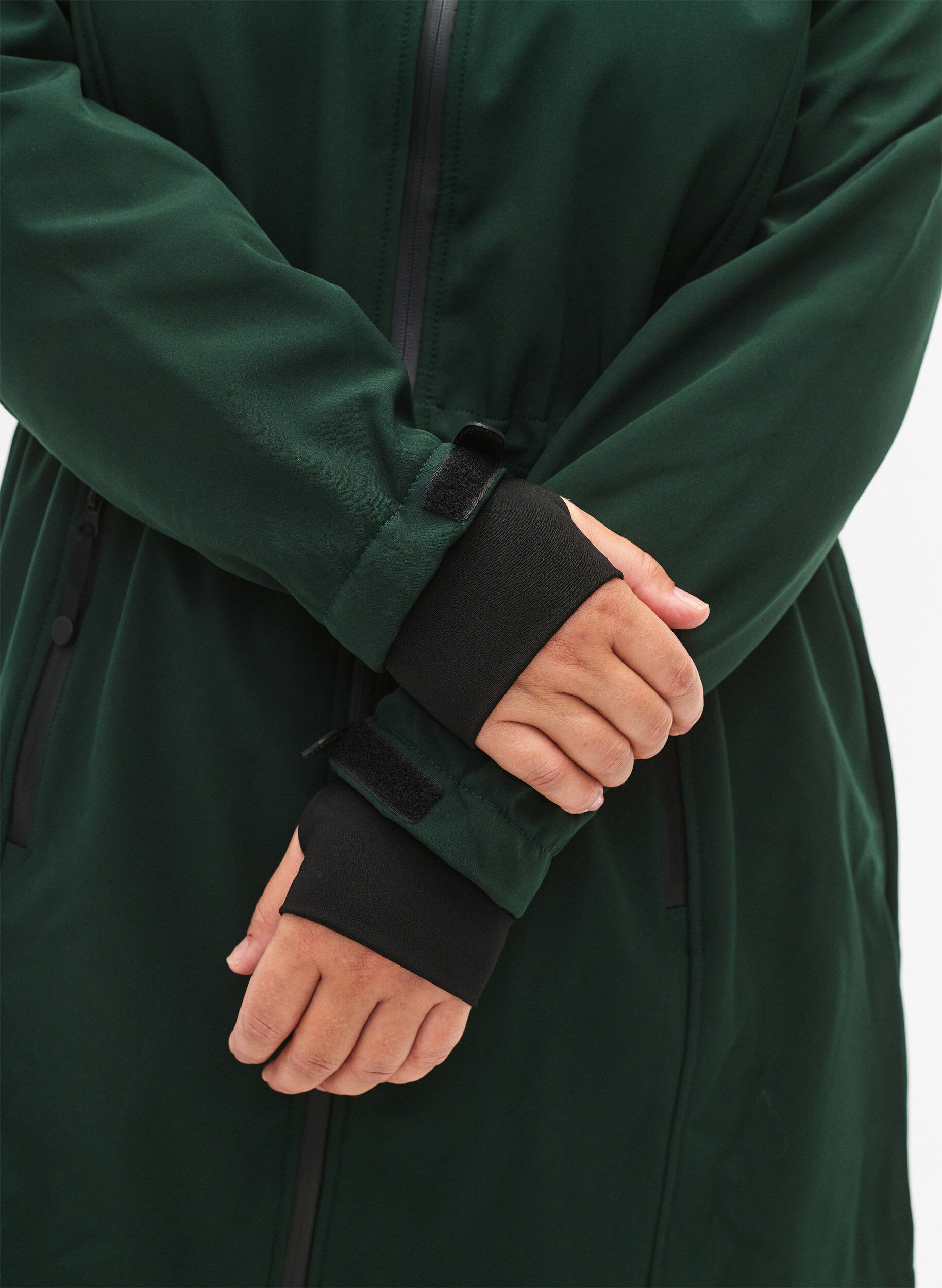 Softshell jakke med aftagelig hætte
