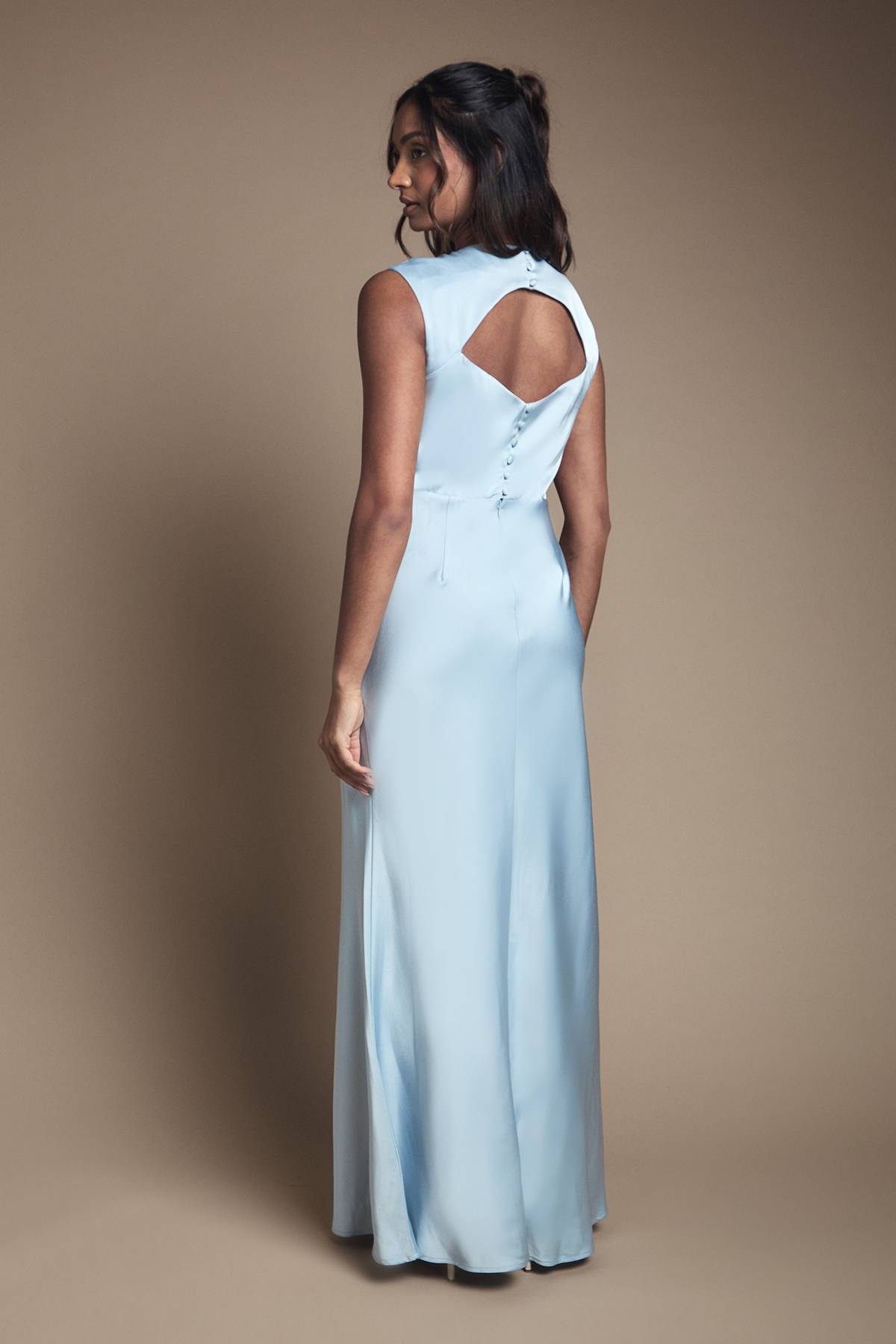 Oasis Robe de Demoiselle d'Honneur Longue en Satin avec Détail Dos Ouvert