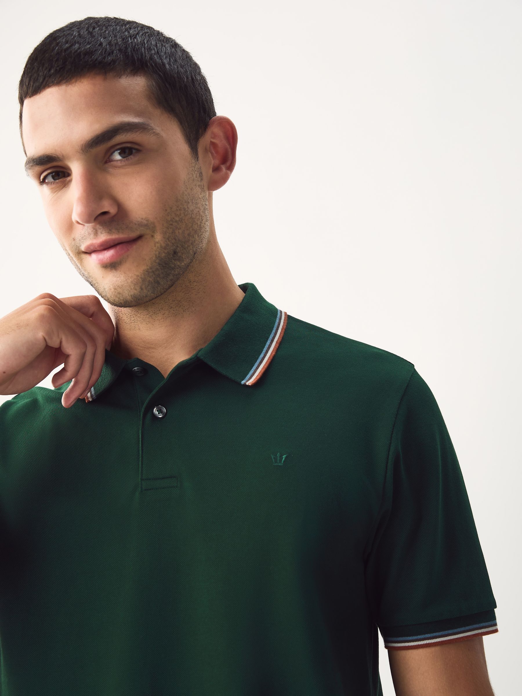 Groen - Regular fit poloshirt met korte mouwen en contrasterende randen