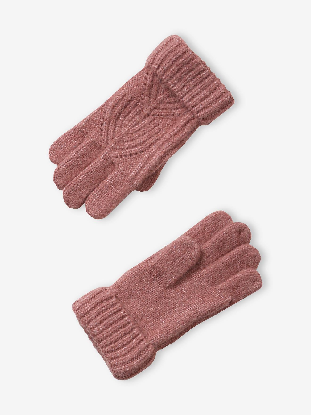 Conjunto de gorro, cachecol tubular e luvas em tricô com textura de bolinhas rosa médio.